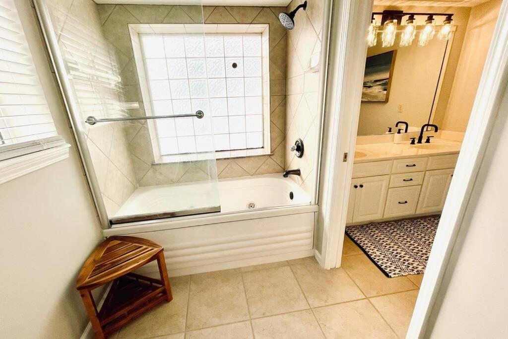 Three-Bedroom House - Photo 32