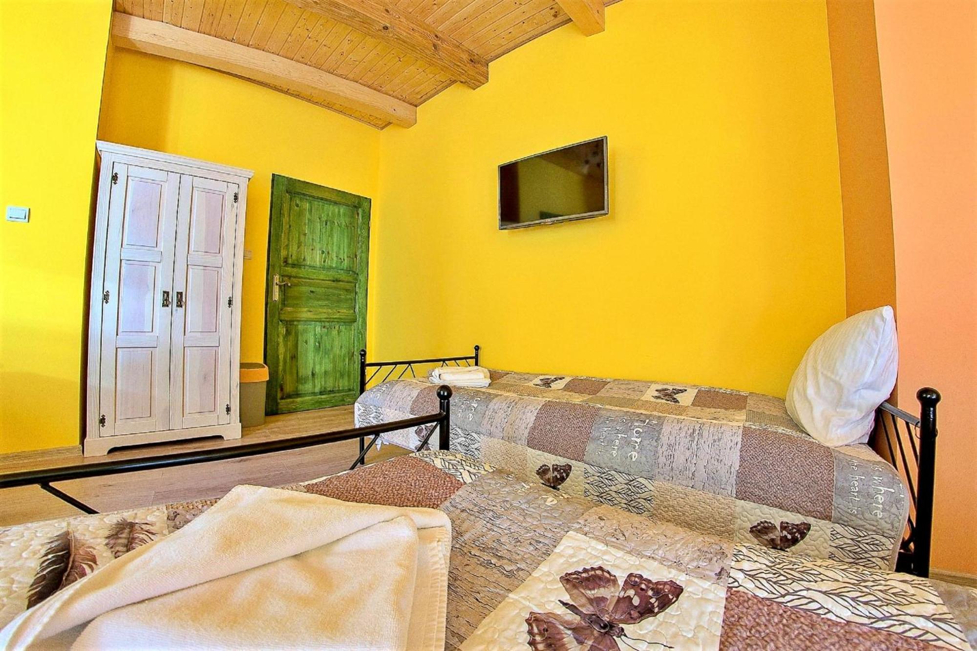 Triple Room with Bathroom - Photo 3