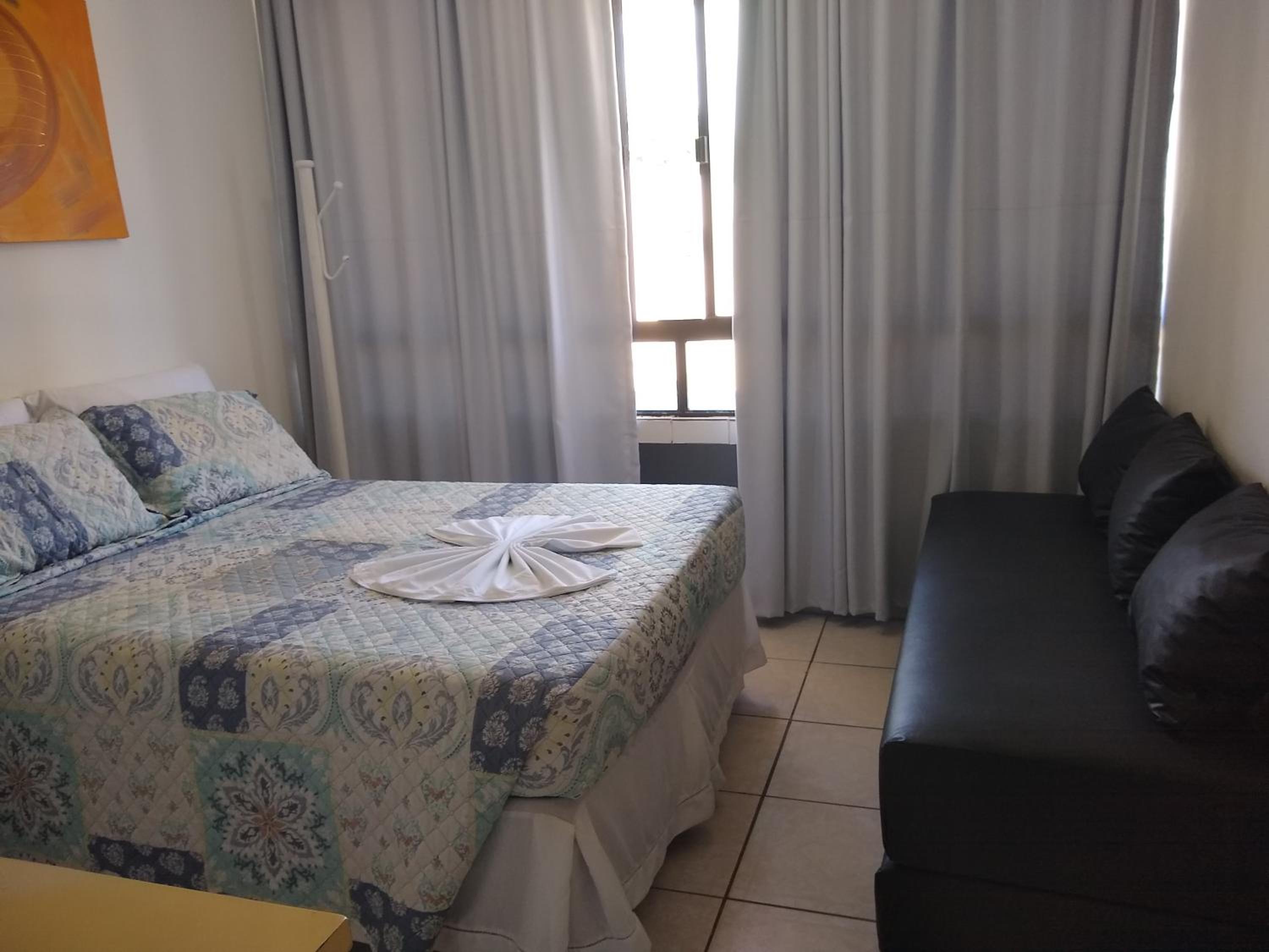 Studio Apartment - Photo 1