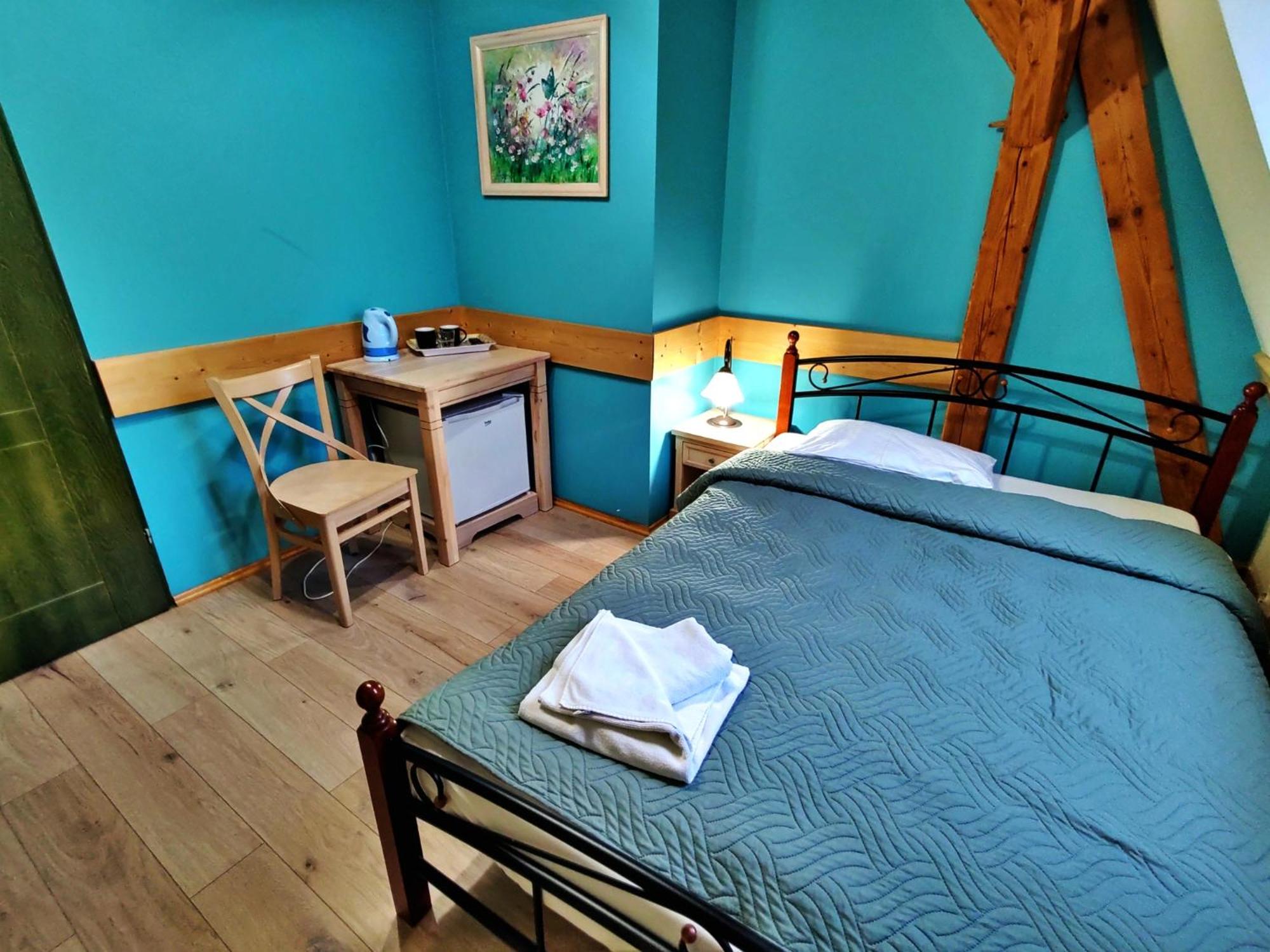 Small Double Room - Photo 2