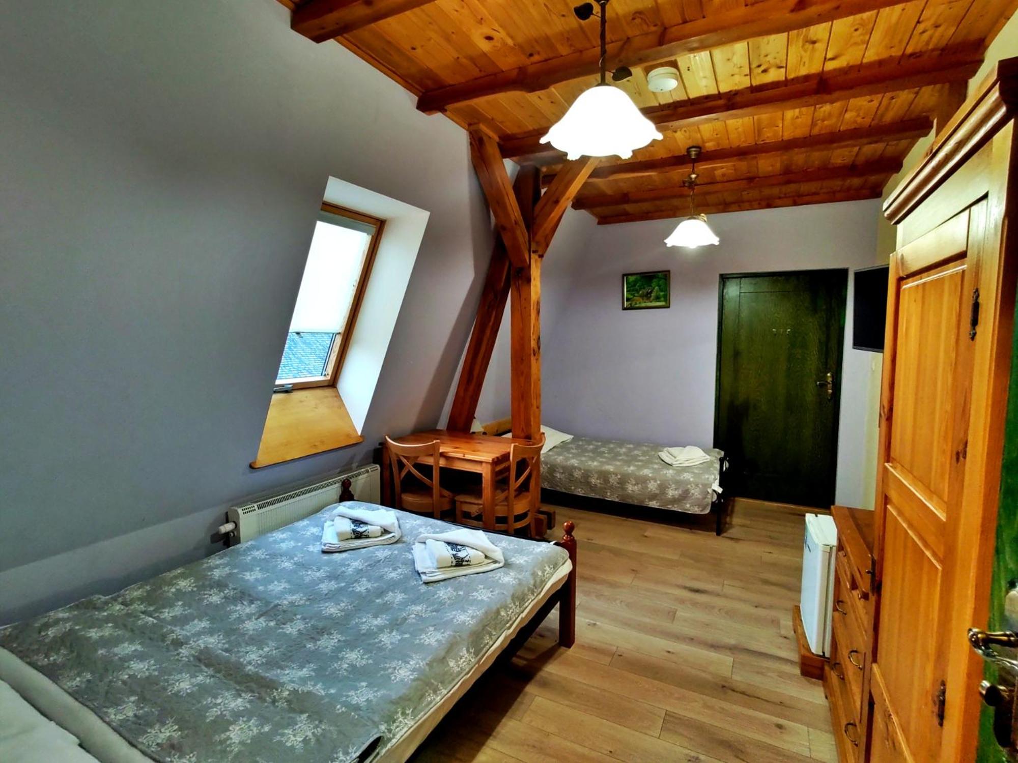 Triple Room with Private Bathroom - Photo 9