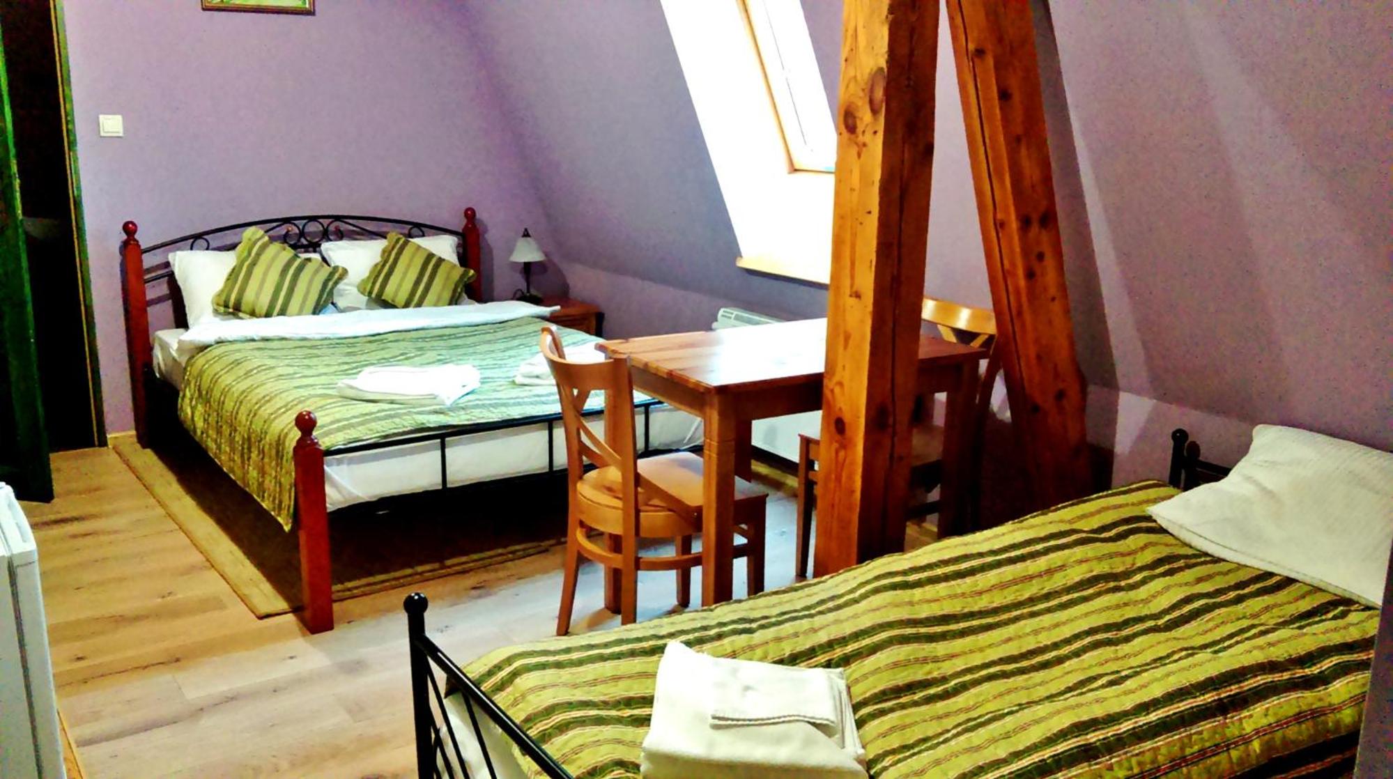 Triple Room with Private Bathroom - Photo 8