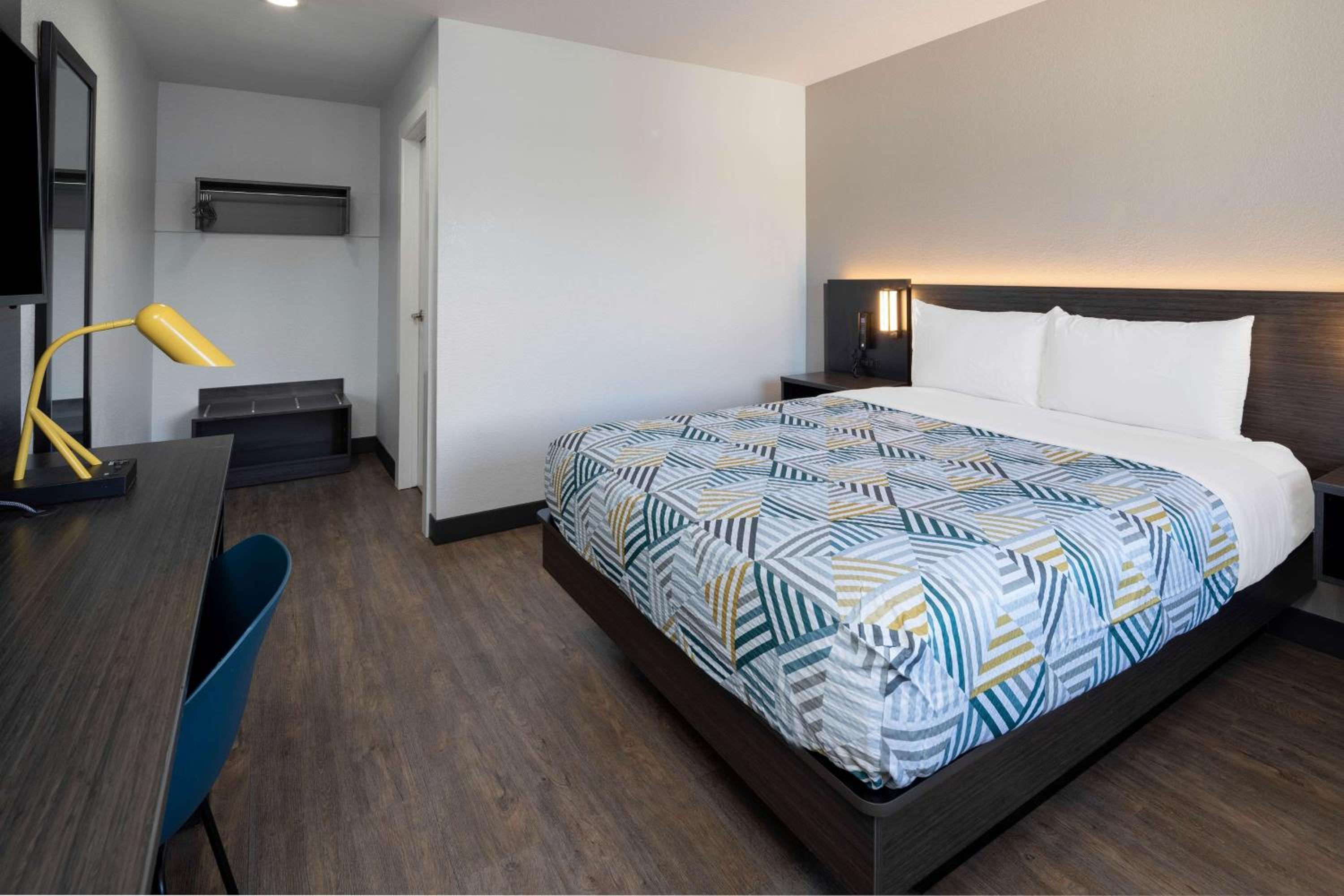 Deluxe Queen Room