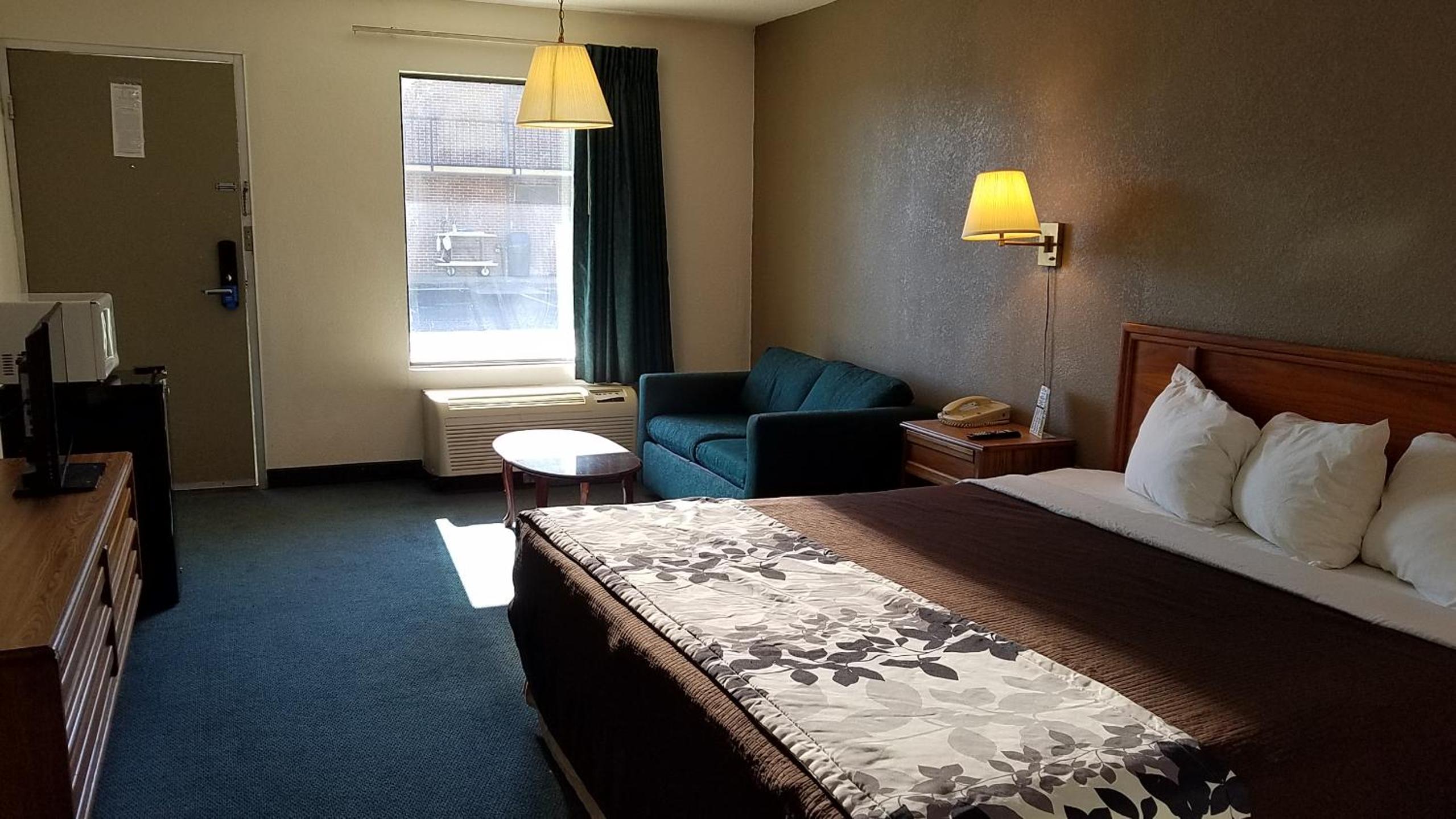 King Suite with Sofa Bed - Non-Smoking photo 2
