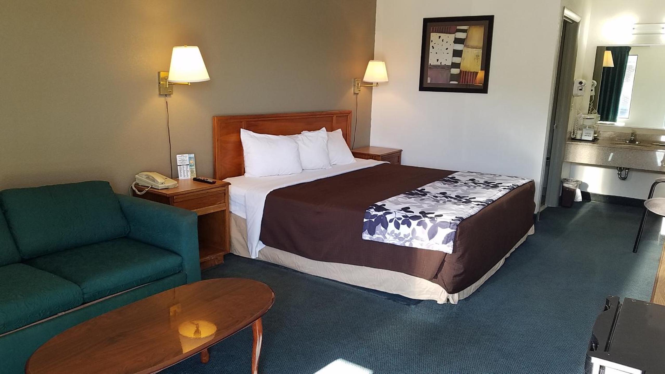 King Suite with Sofa Bed - Non-Smoking photo 1