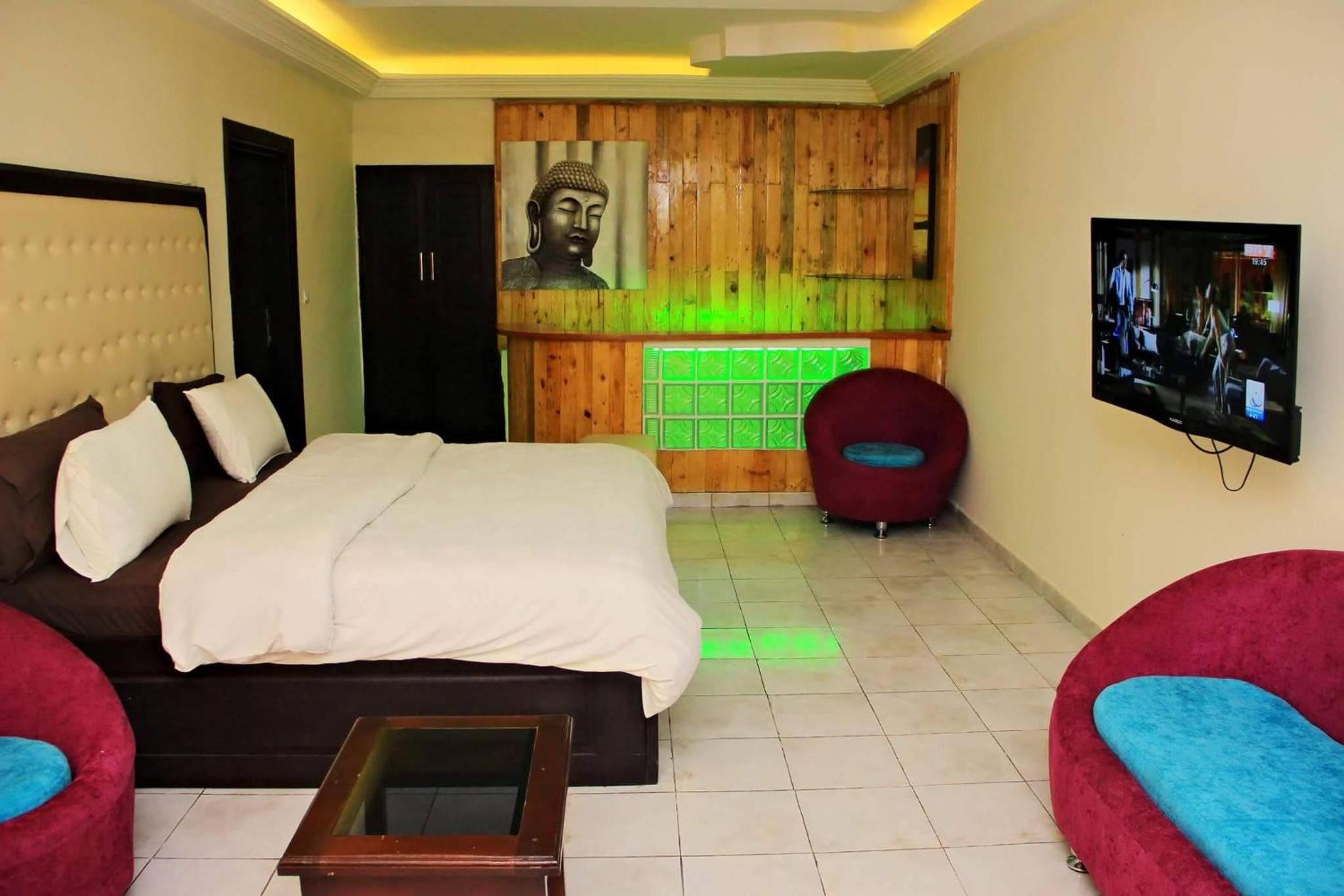 Deluxe Studio