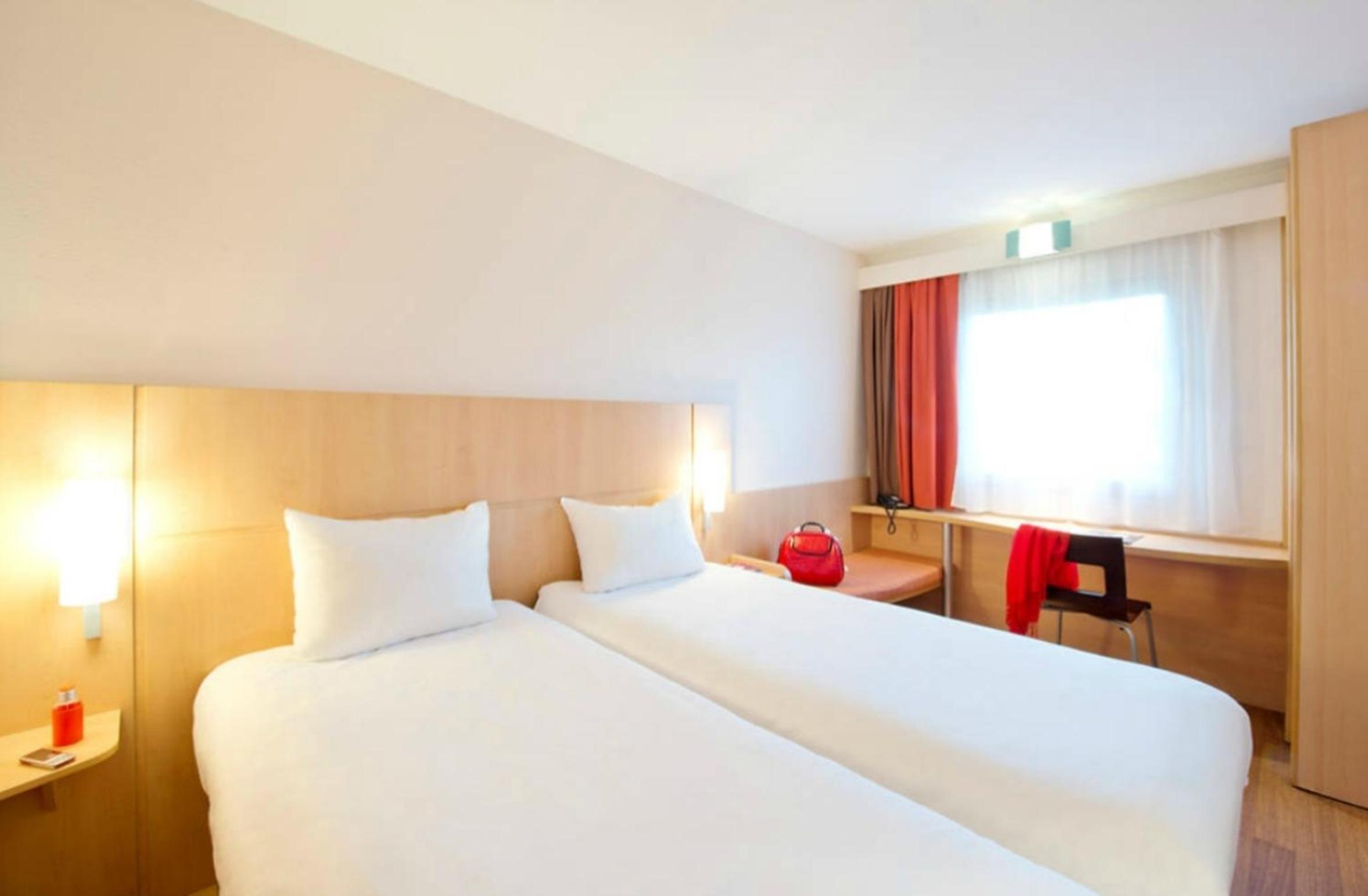 Standard Twin Room - Photo 1