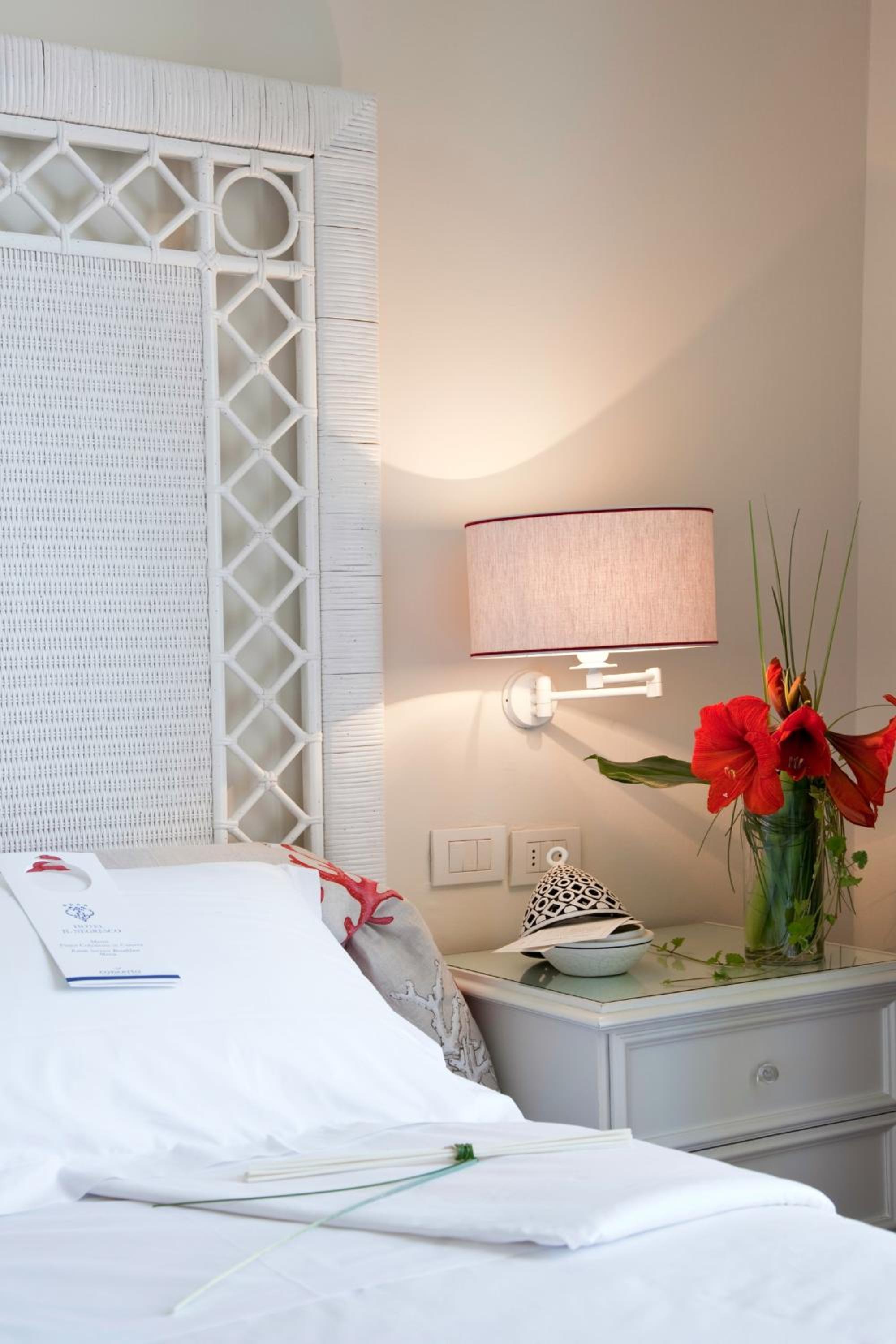 Classic Double or Twin Room with Sea View - Photo 2