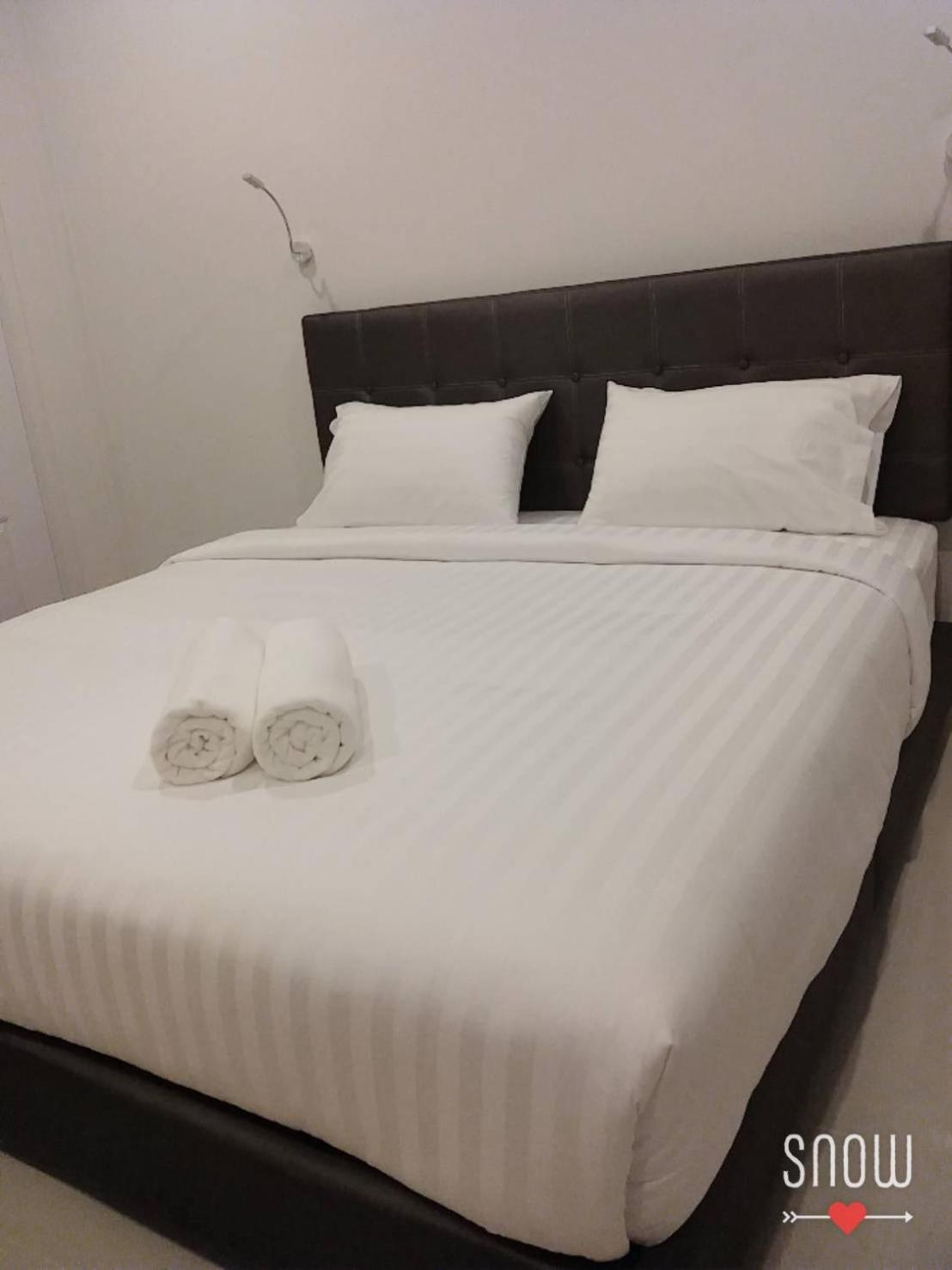 Standard King Room photo 3