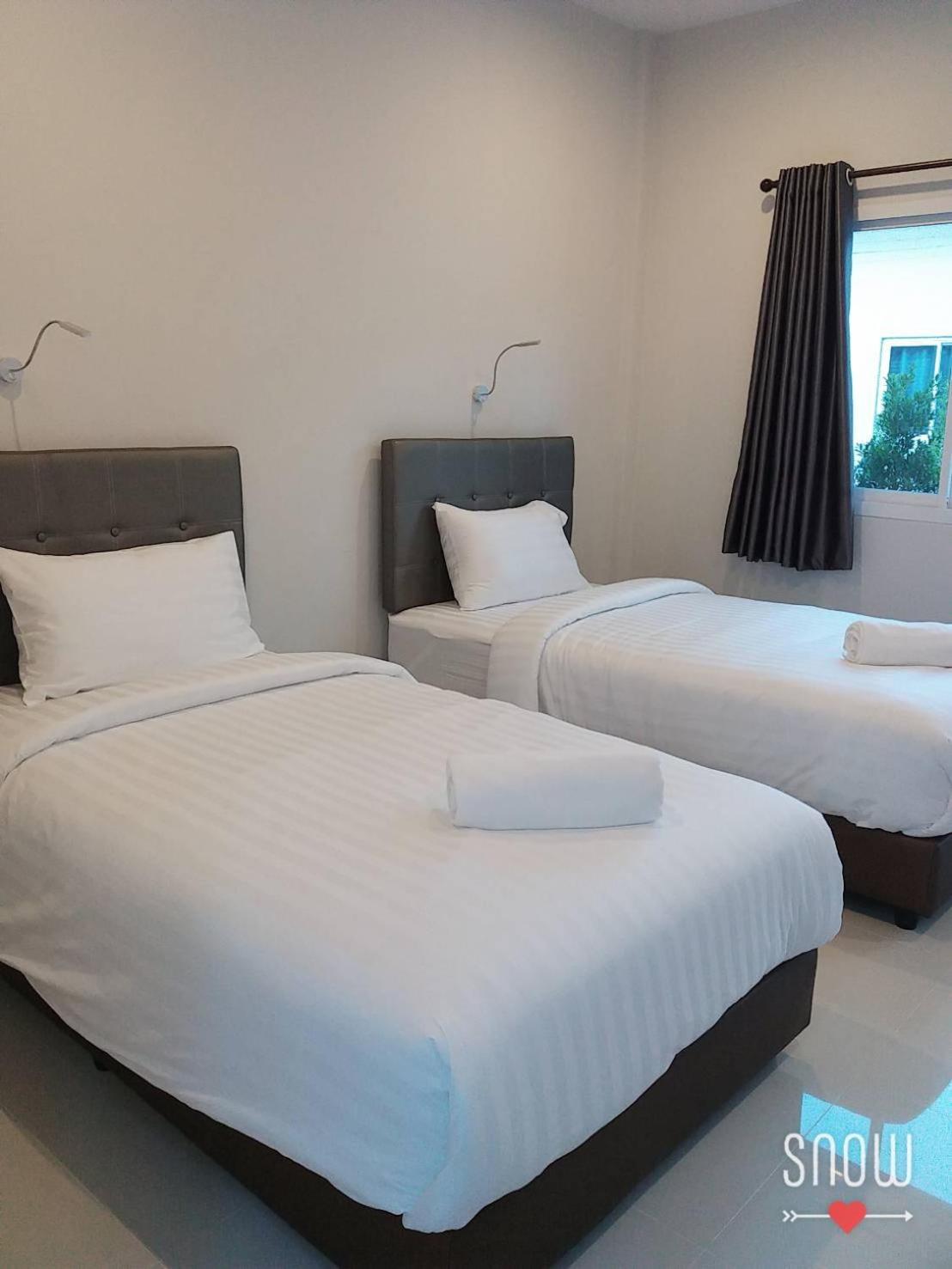 Economy Twin Room photo 3