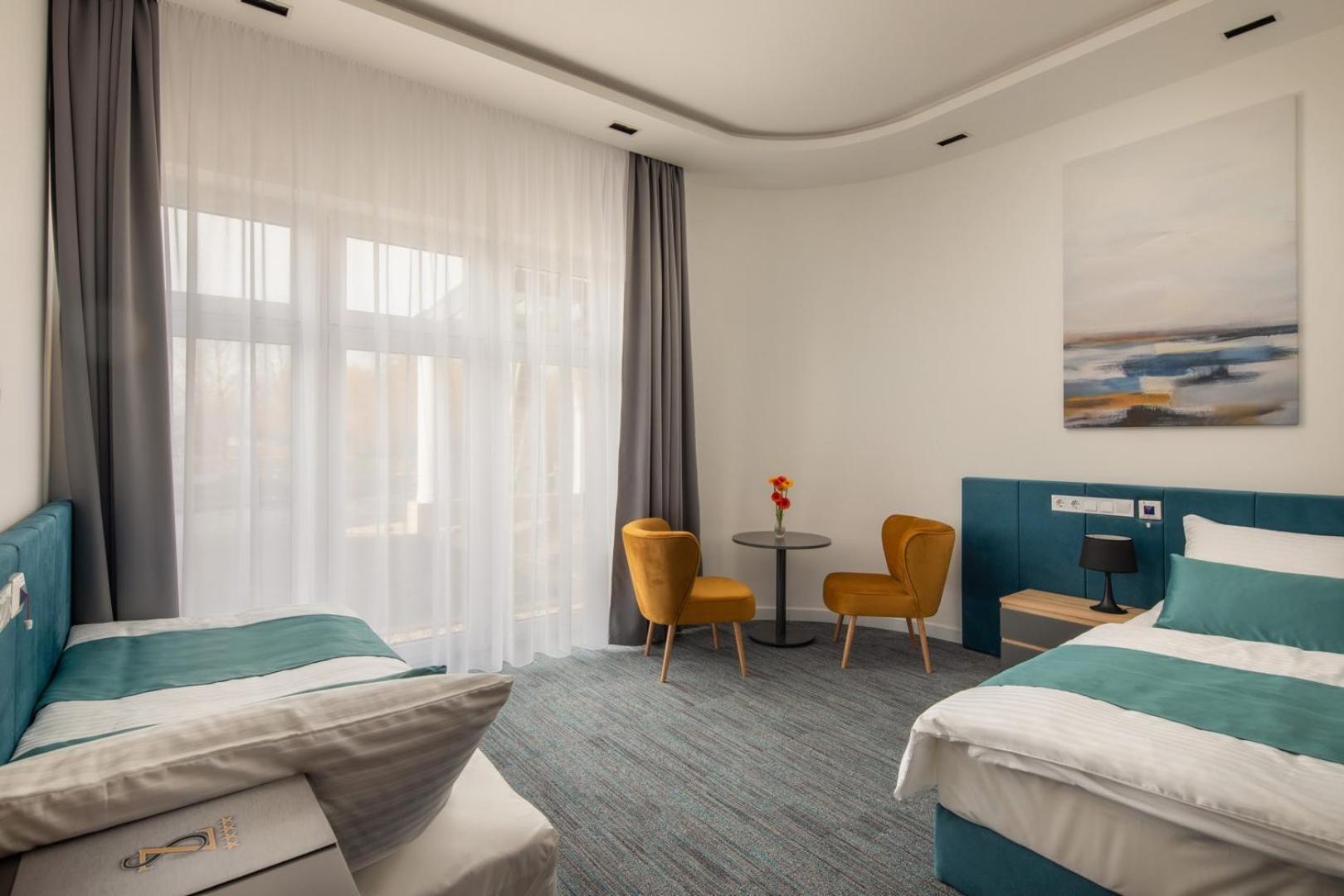 Twin Room - Disability Access photo 2