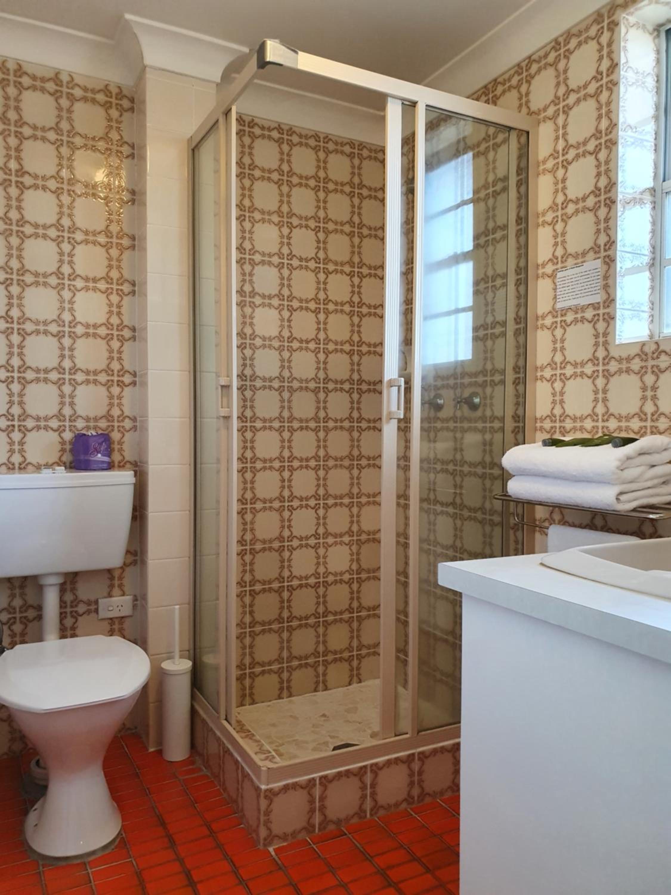 Queen Room photo 3