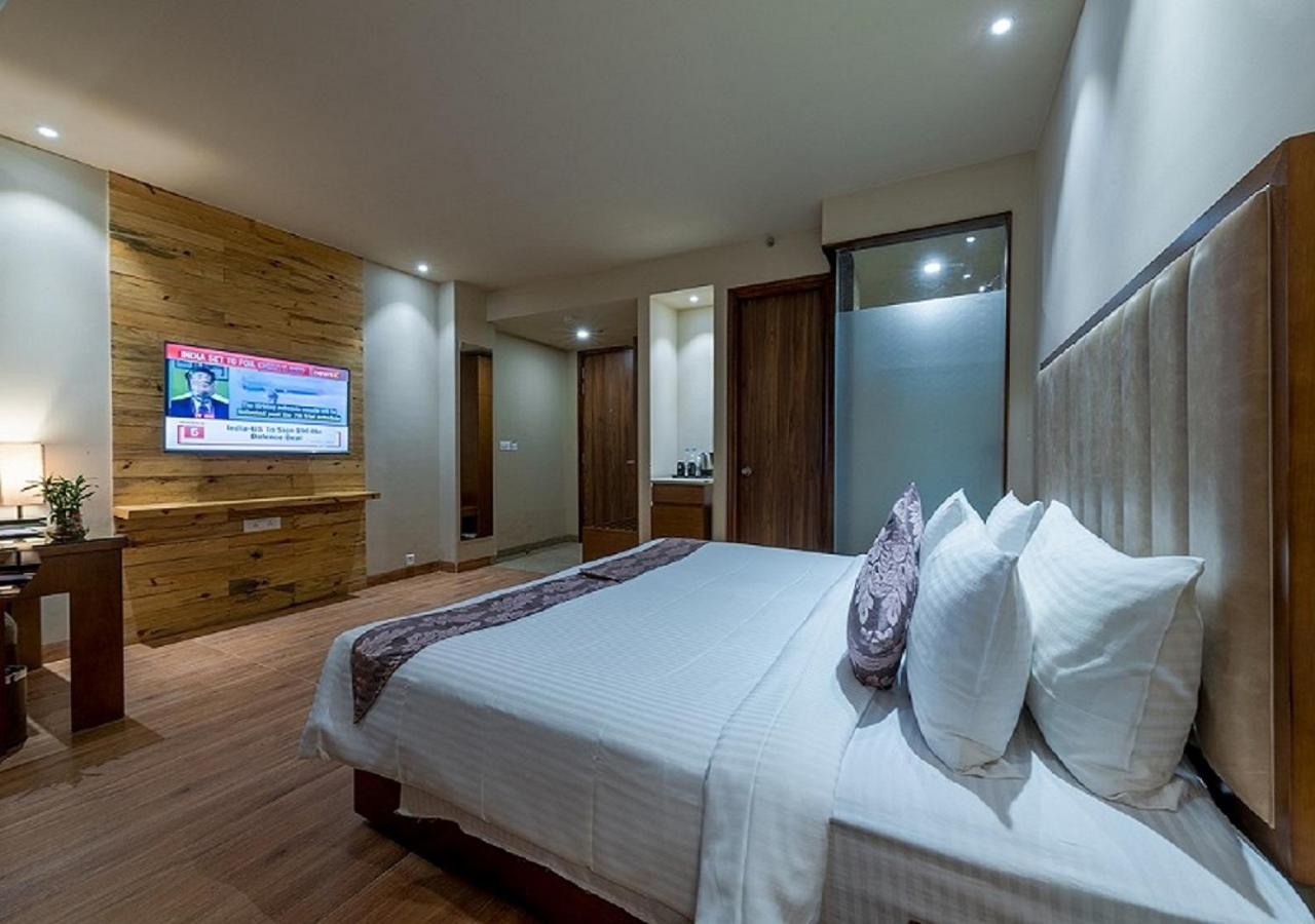 Premium Queen Room photo 2