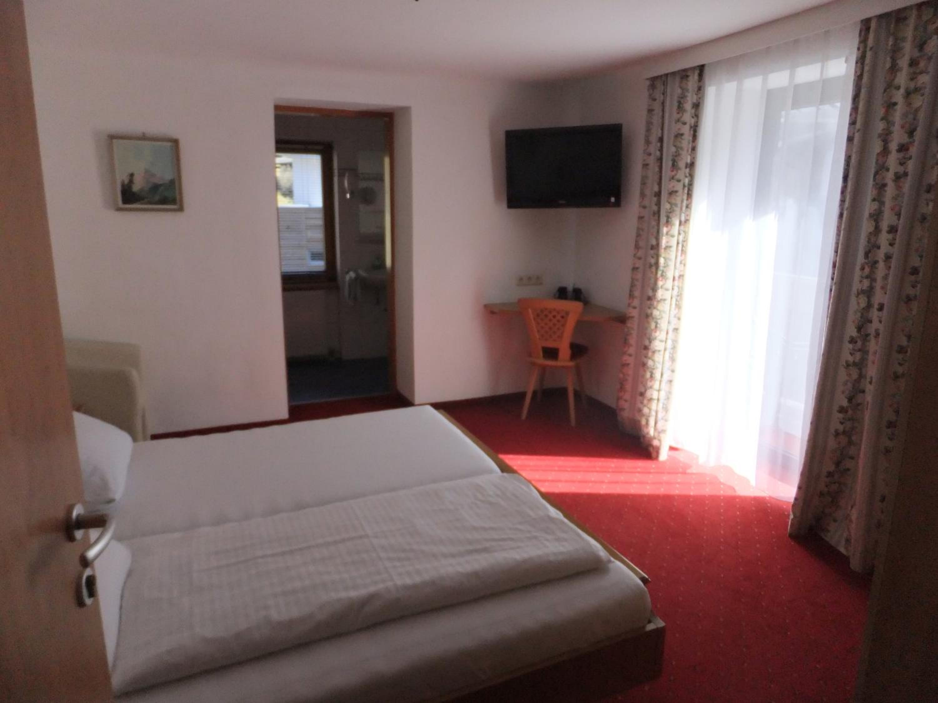 Classic Double or Twin Room with Balcony