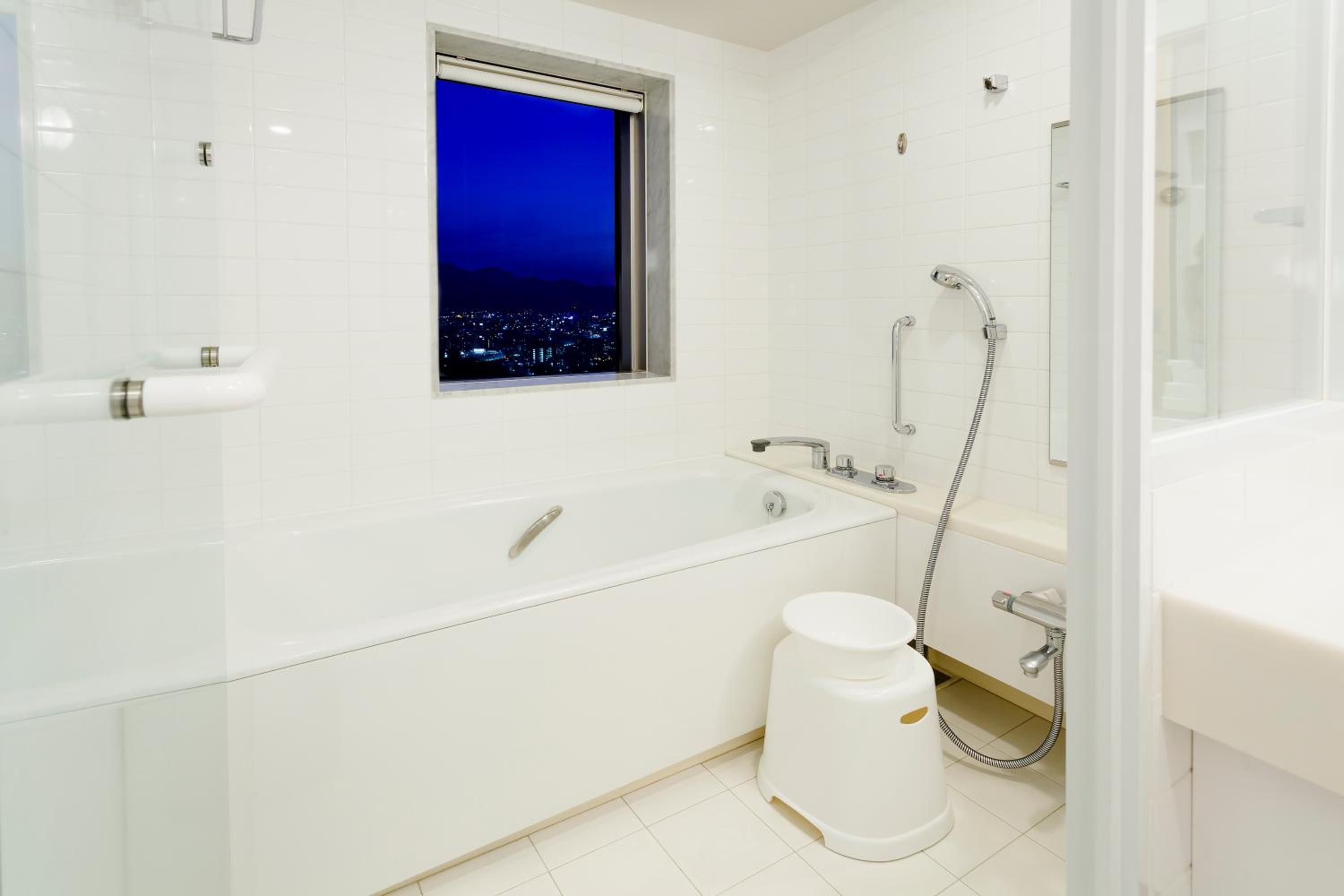 Corner Deluxe Twin Room - Non-Smoking - Photo 3