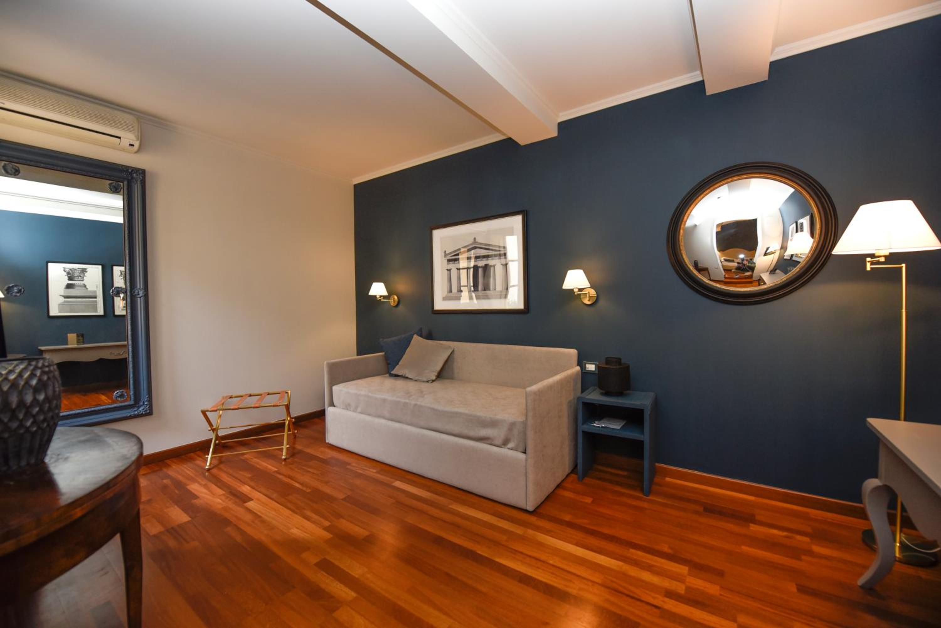  Deluxe King Suite - Photo 1