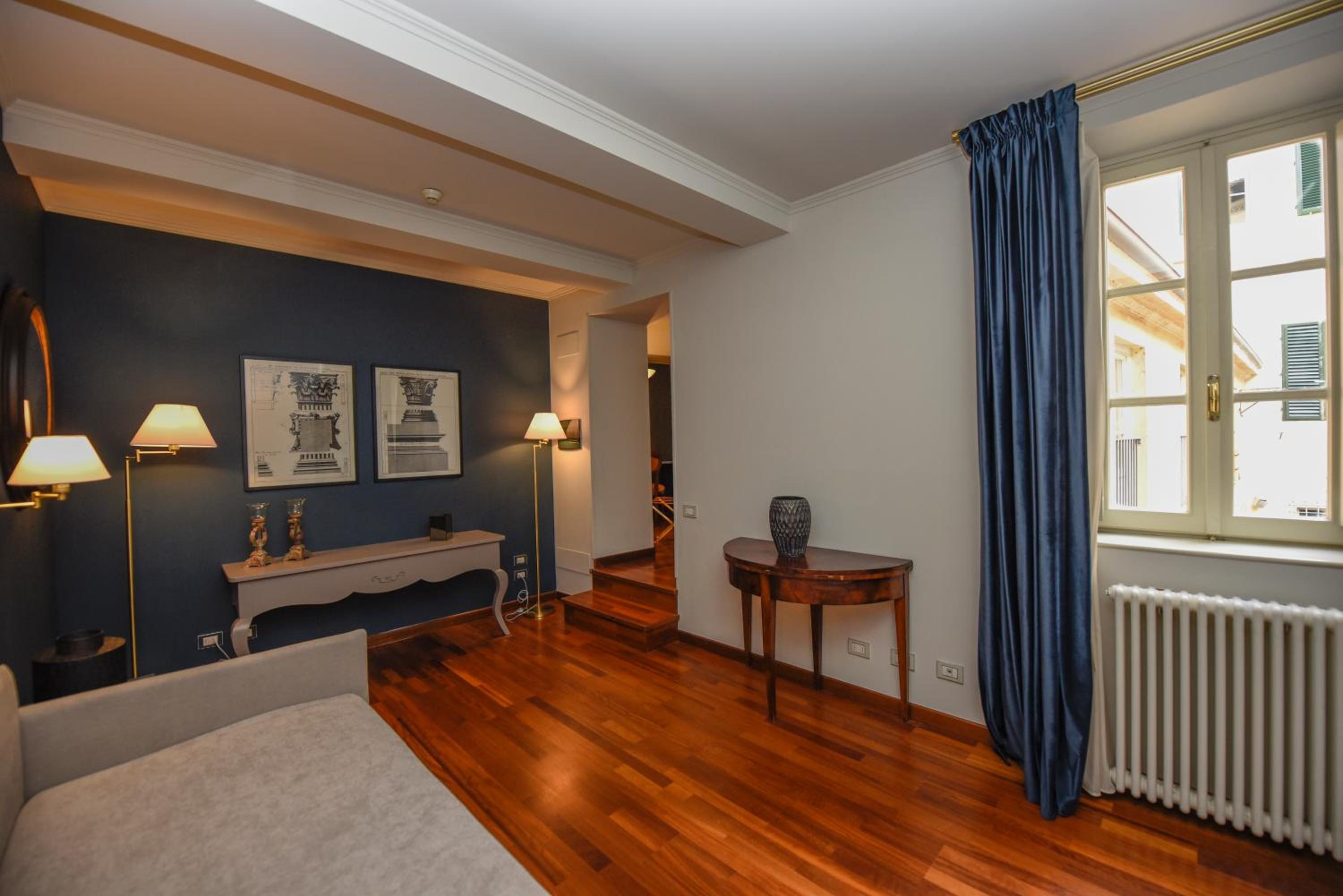  Deluxe King Suite - Photo 2
