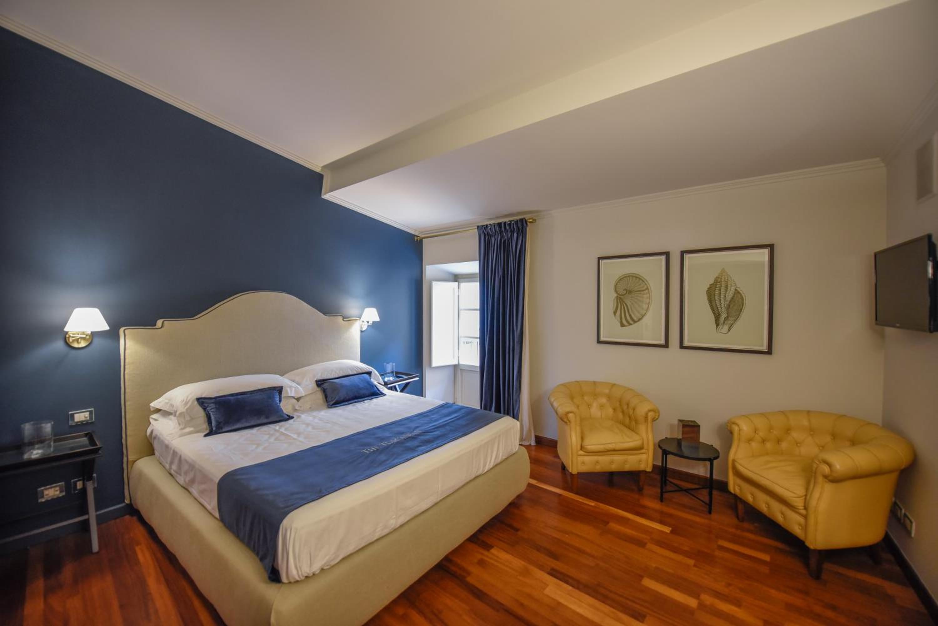  Deluxe King Suite - Photo 3