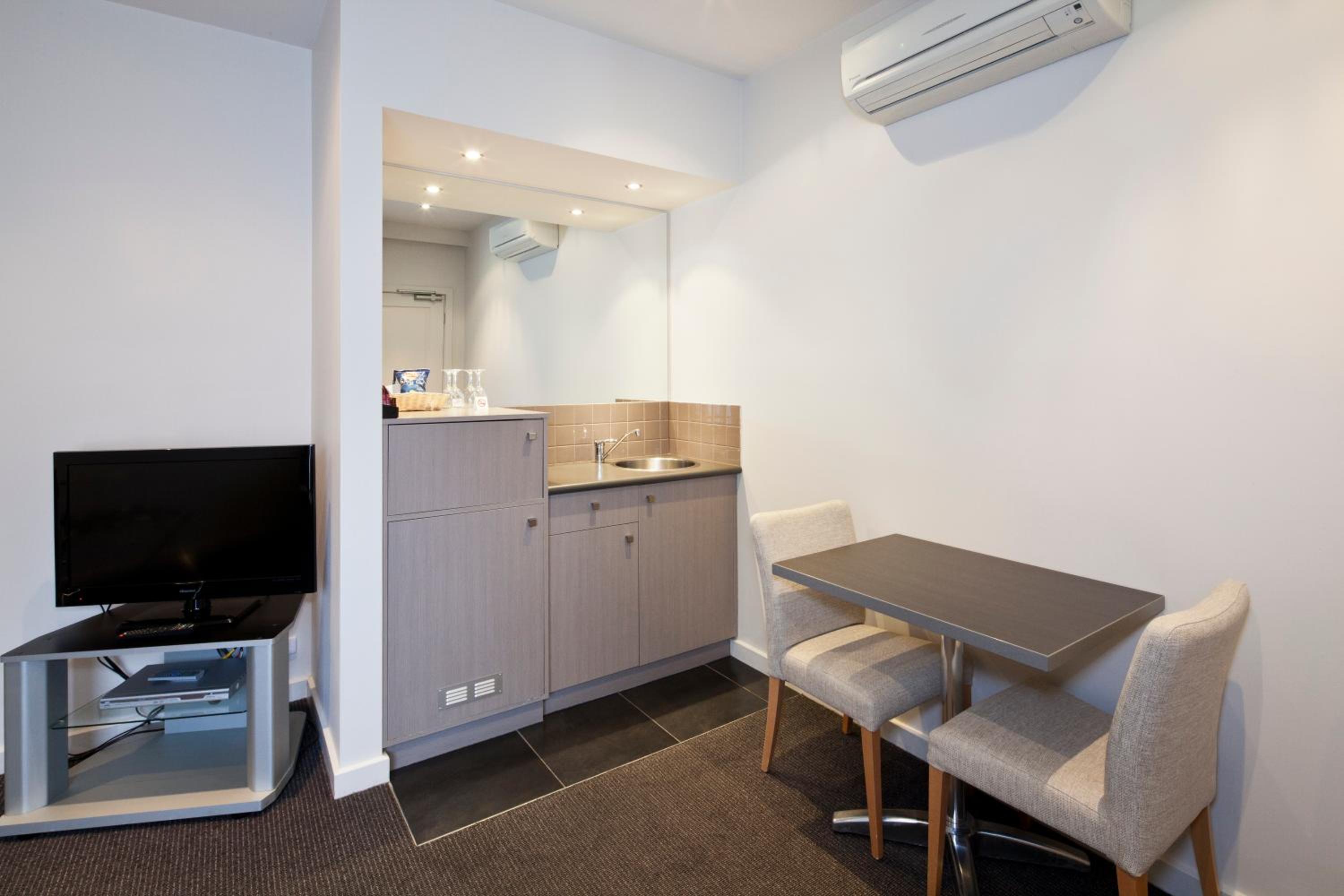 Deluxe Suite with Spa Bath photo 3