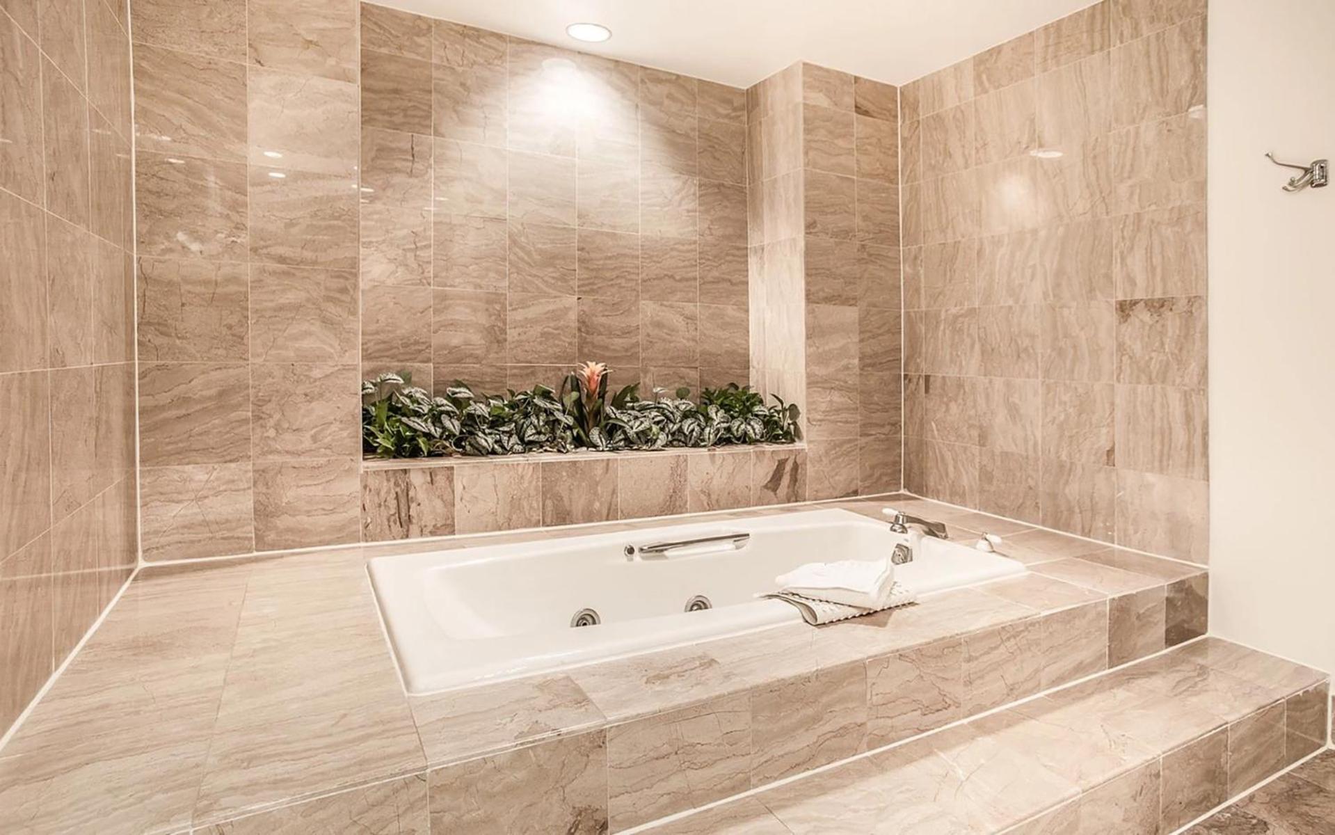 Suite with Spa Bath