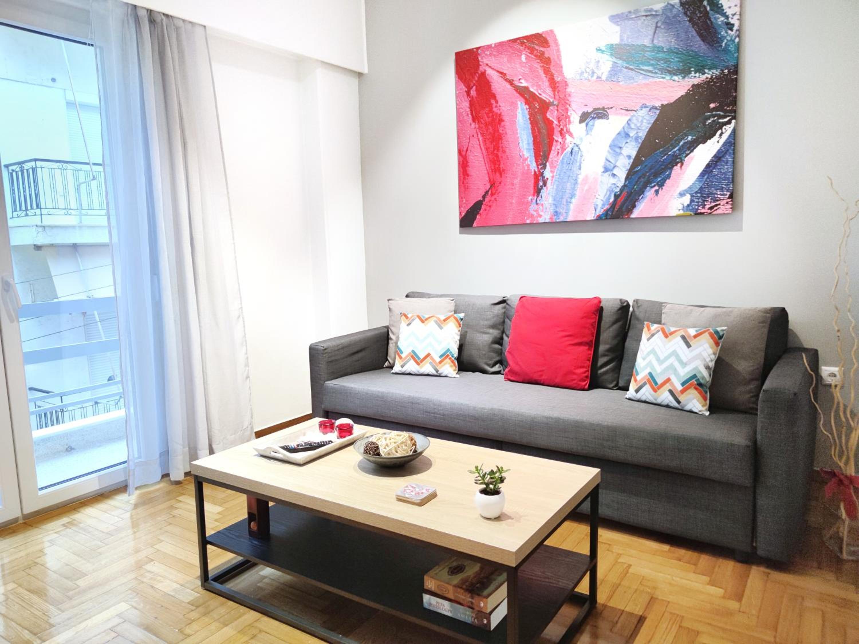 One-Bedroom Apartment photo 1