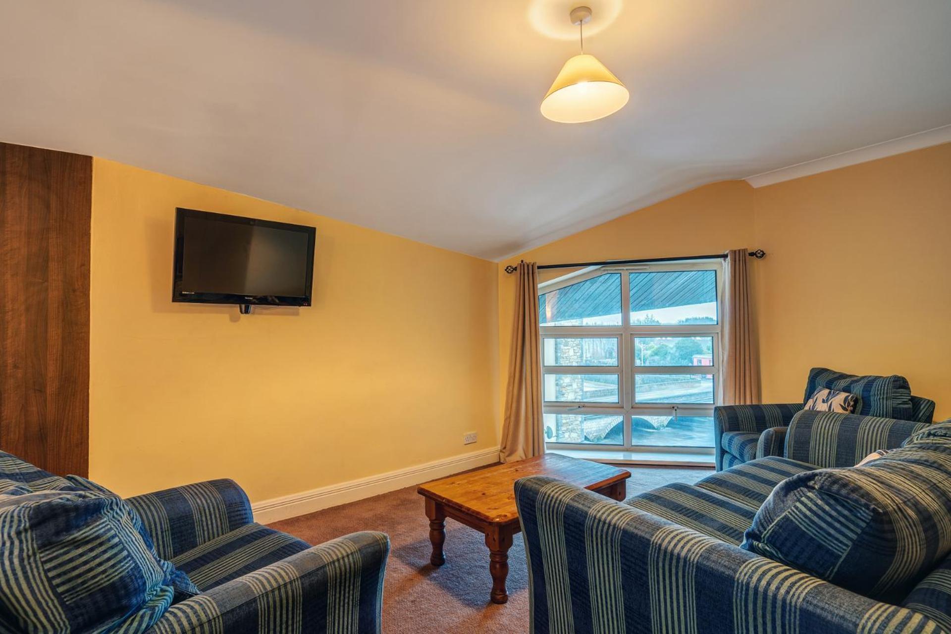 Family Room (2 Adults + 4 Children) photo 3