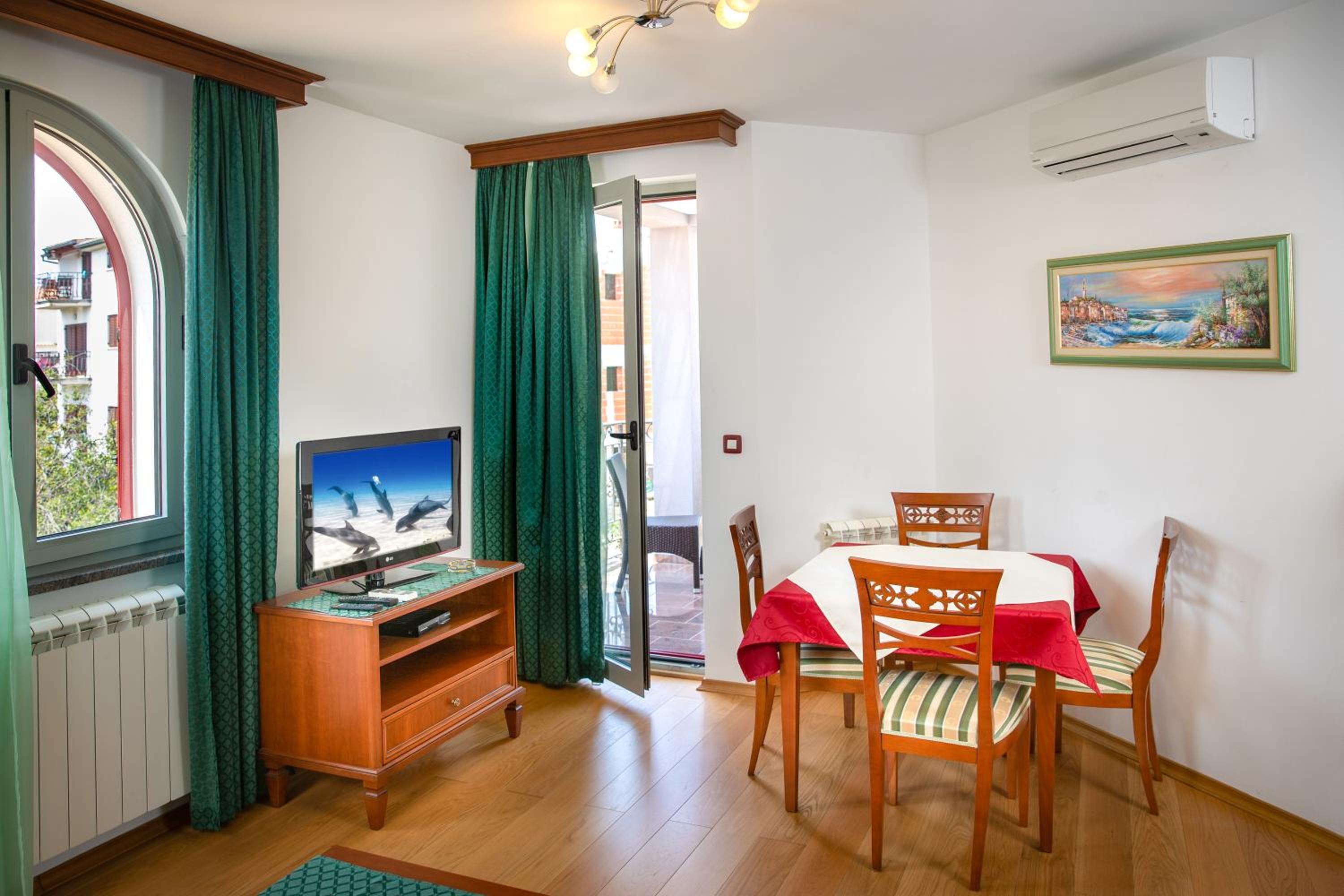 One-Bedroom Apartment with Balcony photo 3