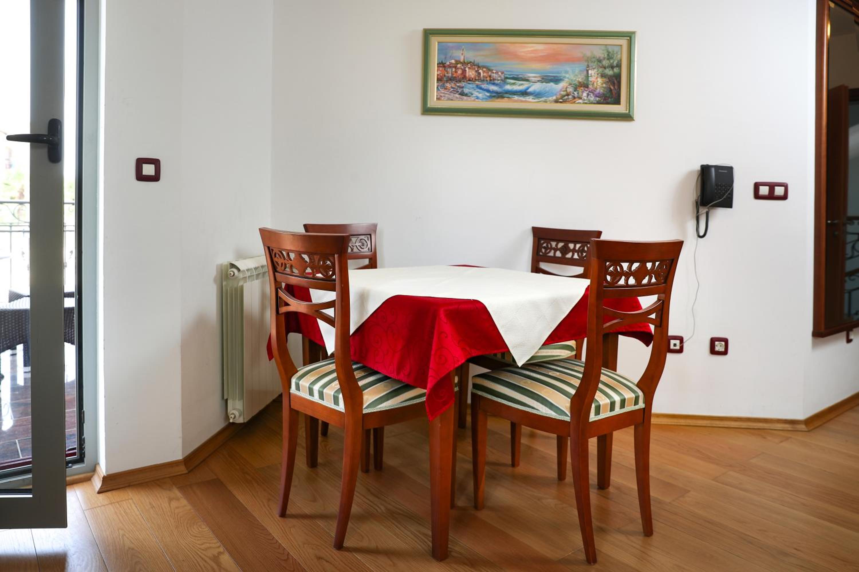 One-Bedroom Apartment with Balcony photo 2