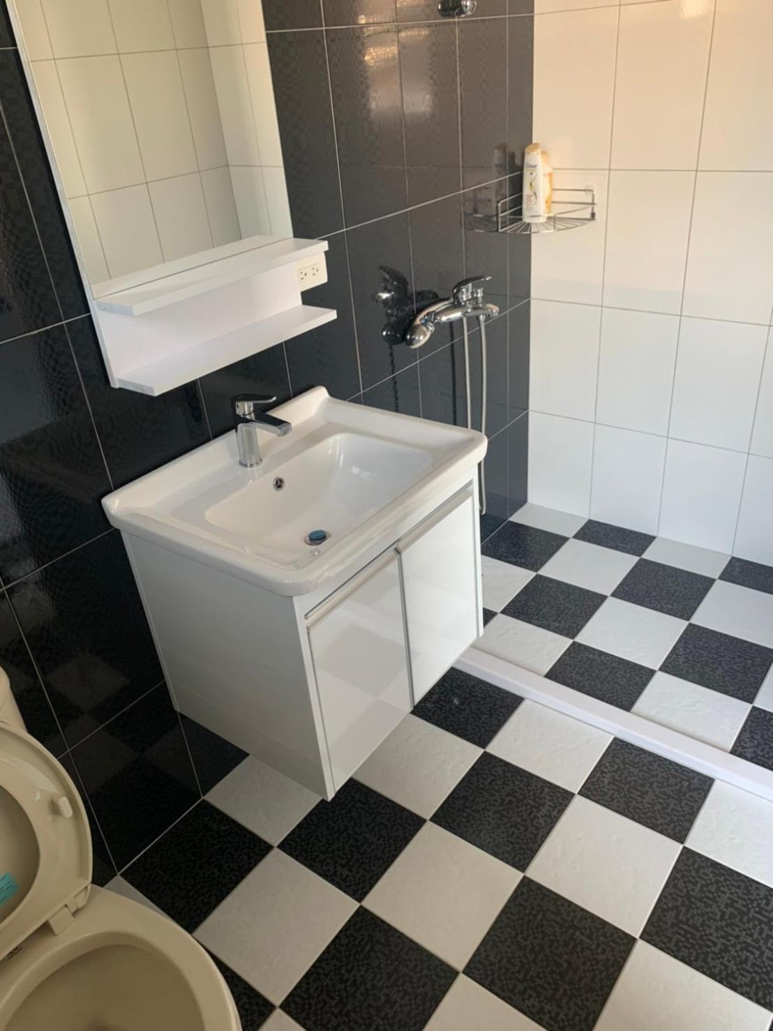 Quadruple Room with Shared Bathroom photo 2