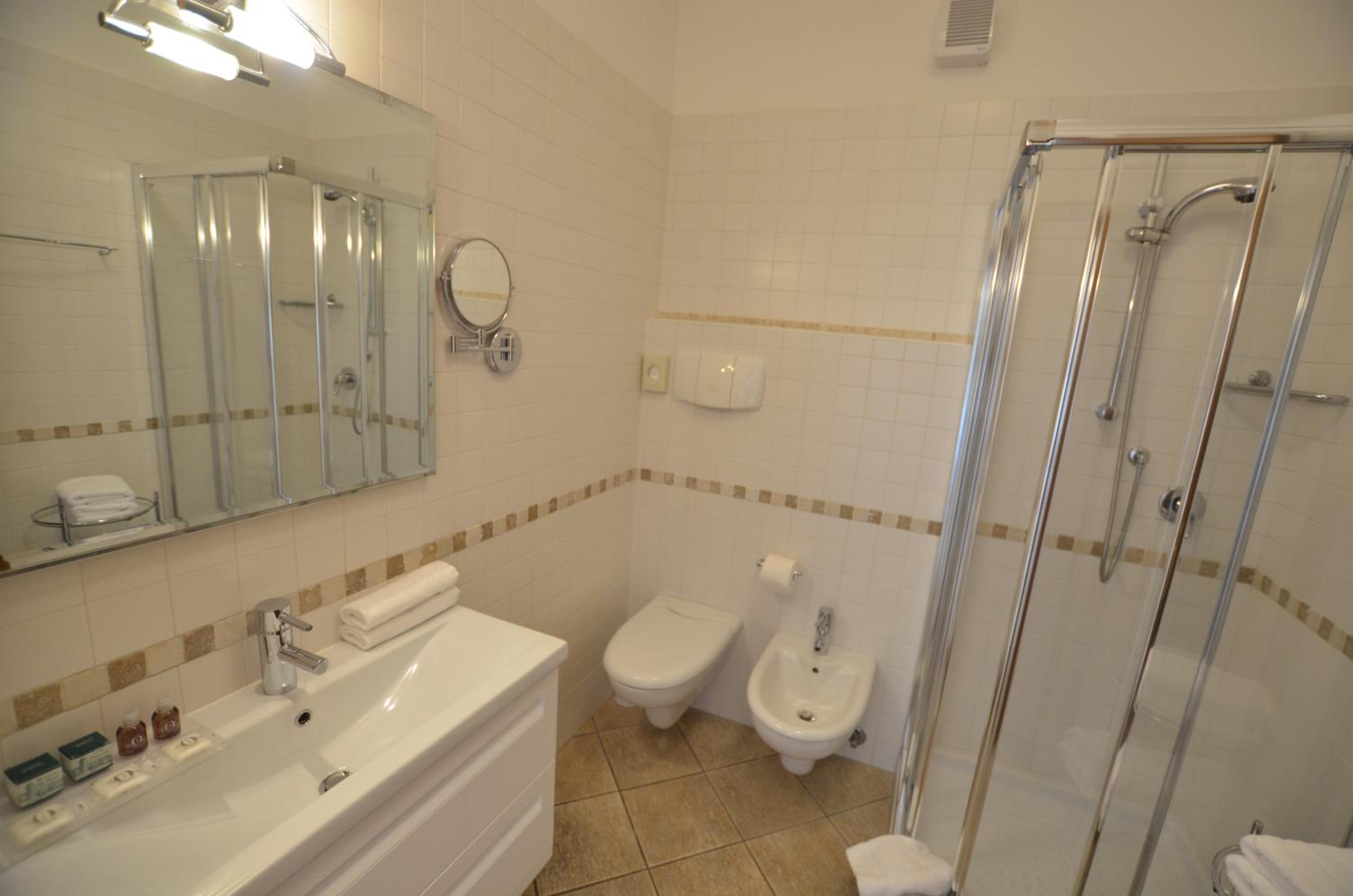 One-Bedroom Apartment with Balcony photo 3