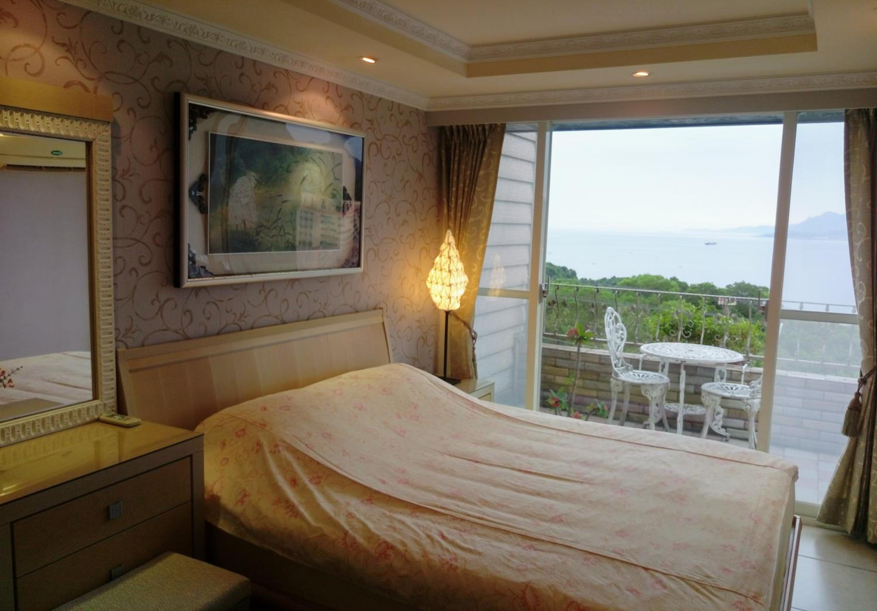 Three-Bedroom Apartment with Sea View photo 2