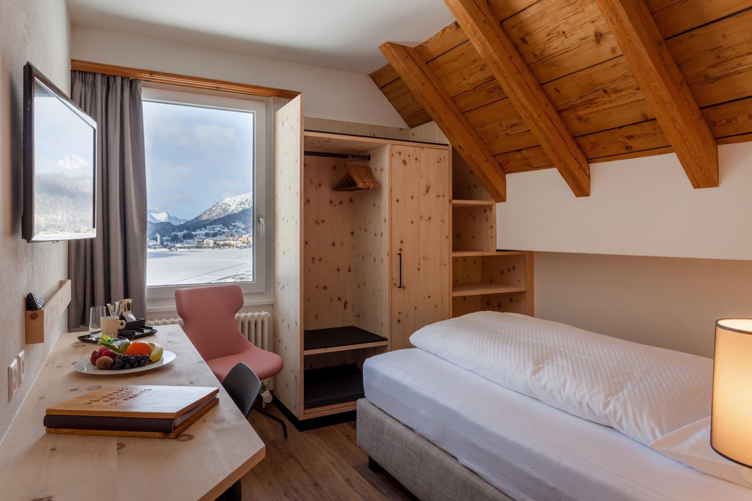 Single Room with Lake View