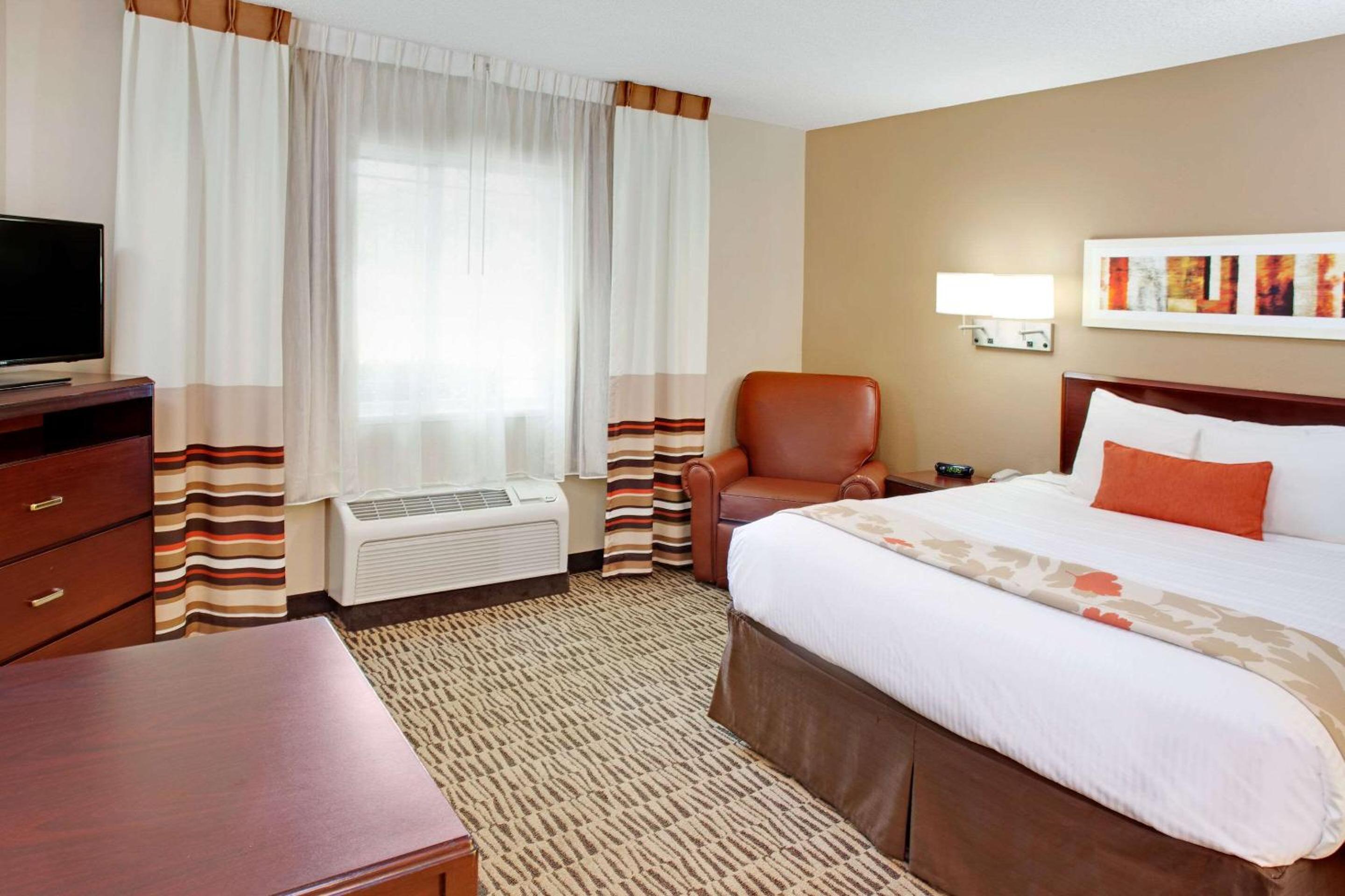 Queen Room with Roll-In Shower - Accessible/Non-Smoking