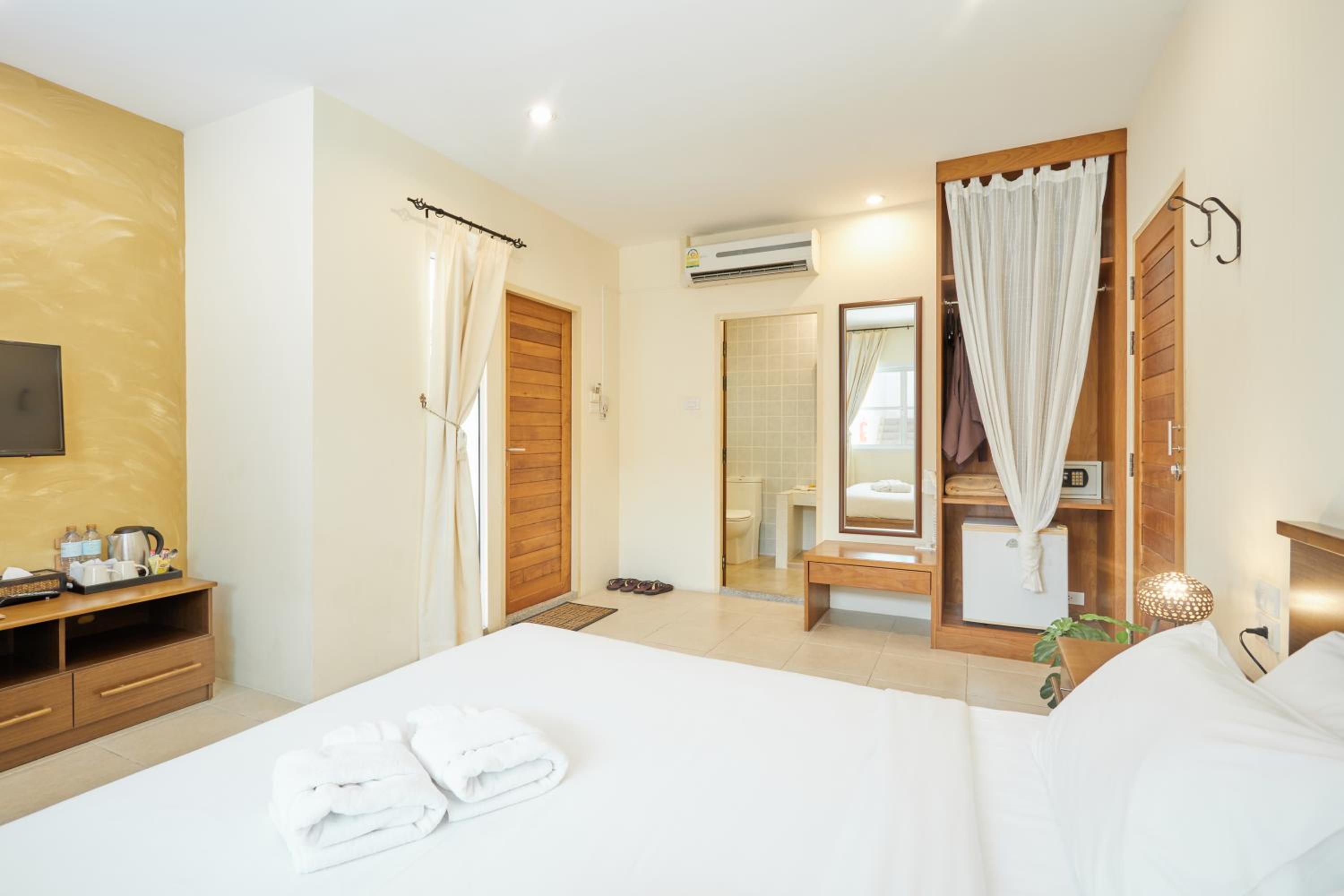 Two-Bedroom Family Villa - Photo 12