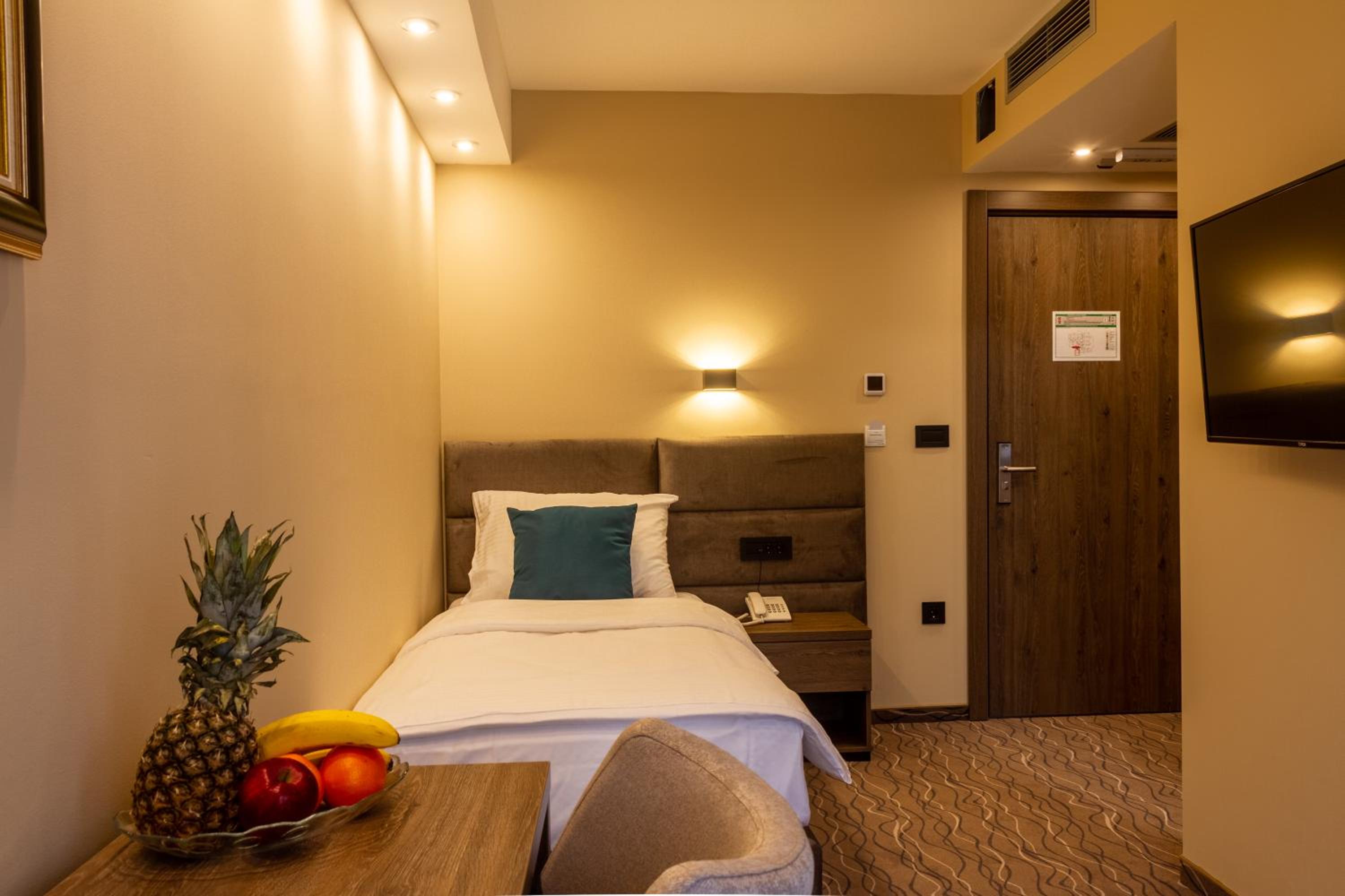 Deluxe Single Room with Balcony photo 2