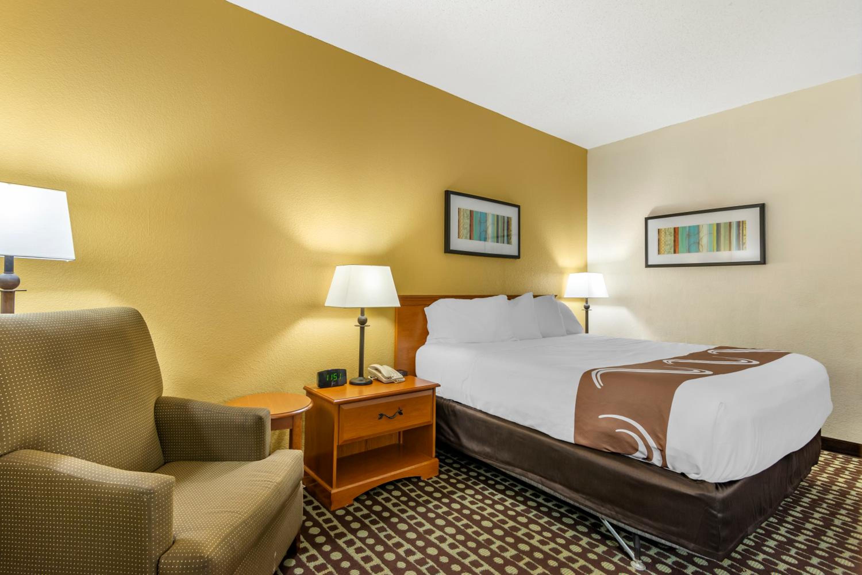 King Room - Accessible/Non-Smoking - Photo 3