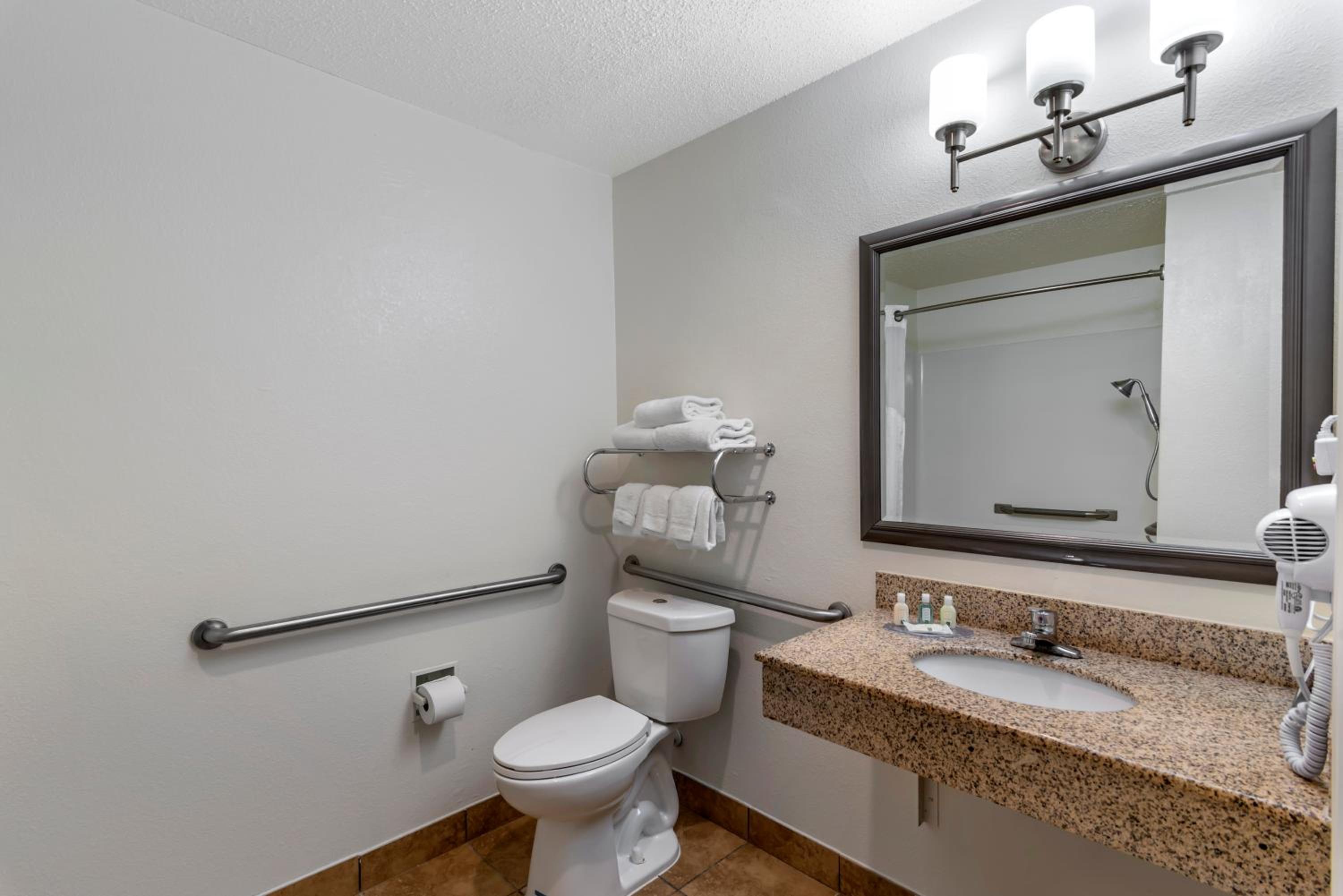 King Room - Accessible/Non-Smoking - Photo 2