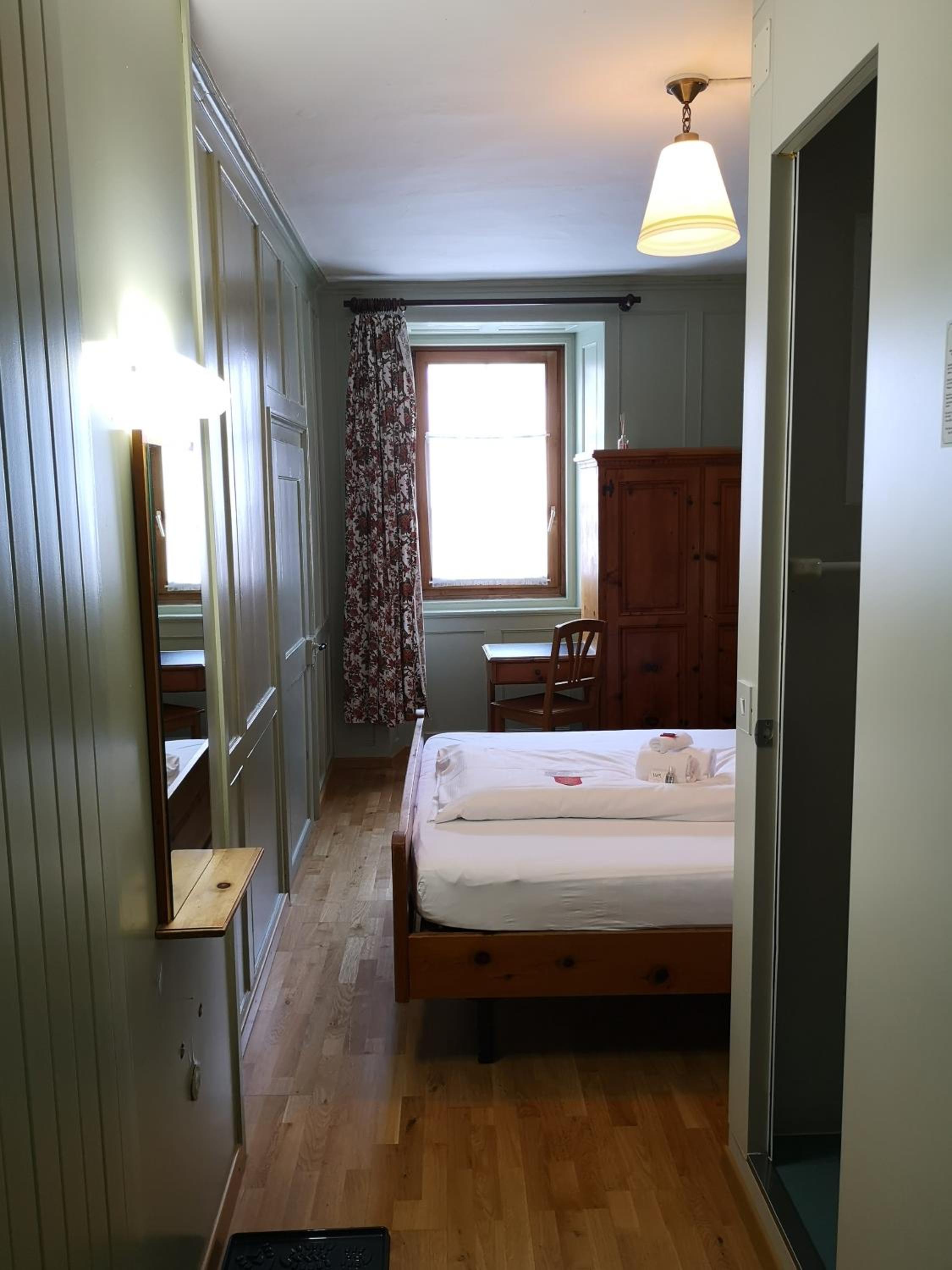Budget Double Room - Photo 2