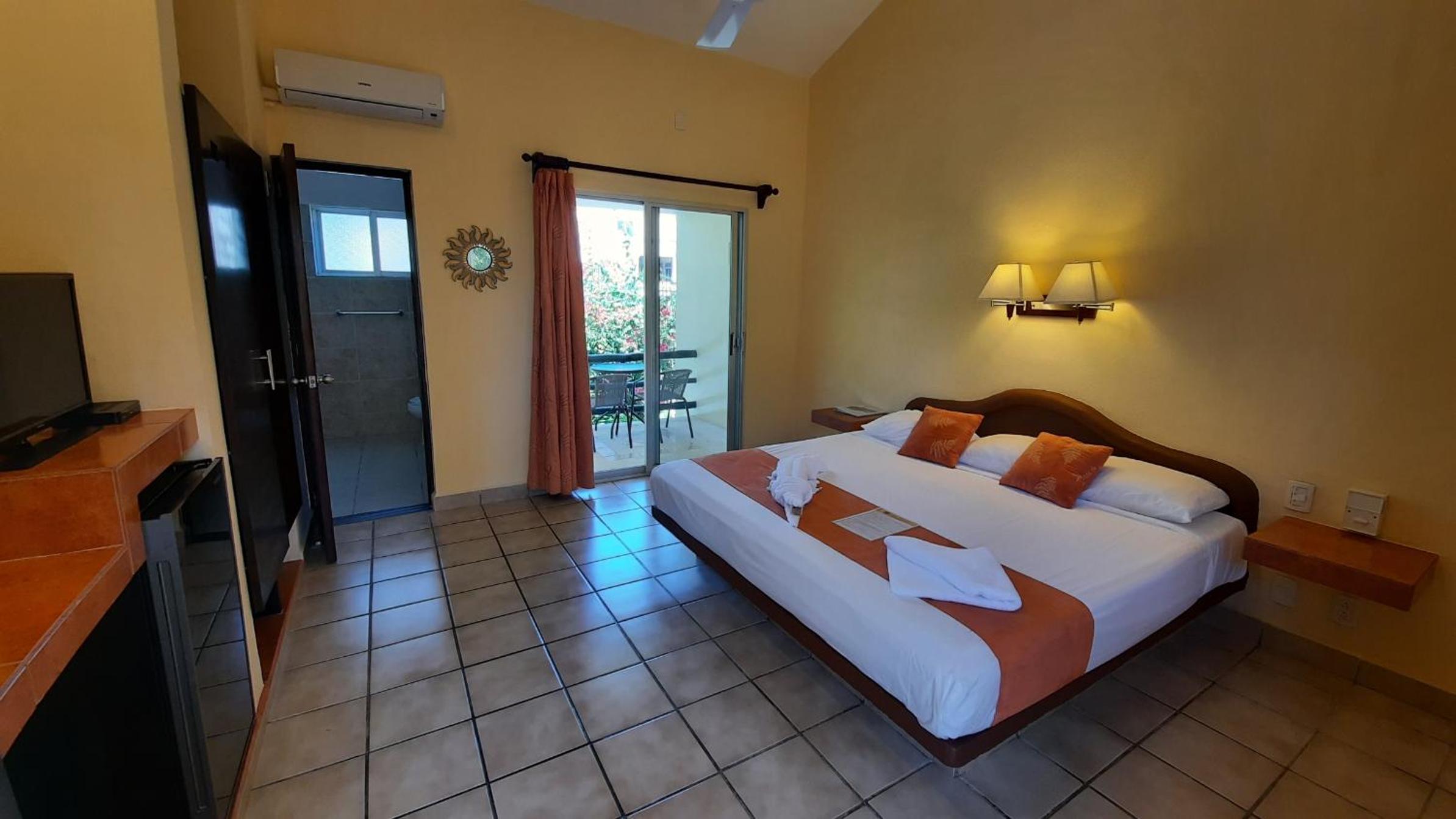 Deluxe Room - Photo 26