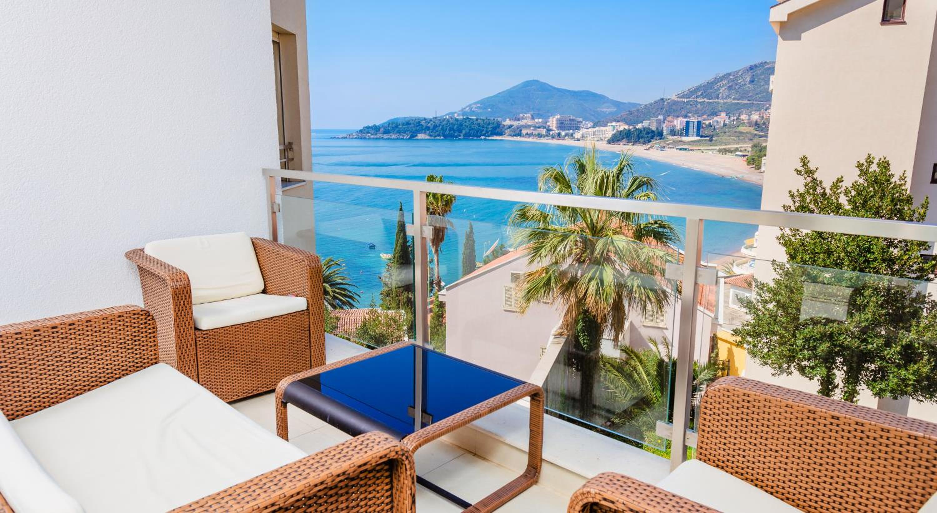 Family Room with Terrace and Sea View
