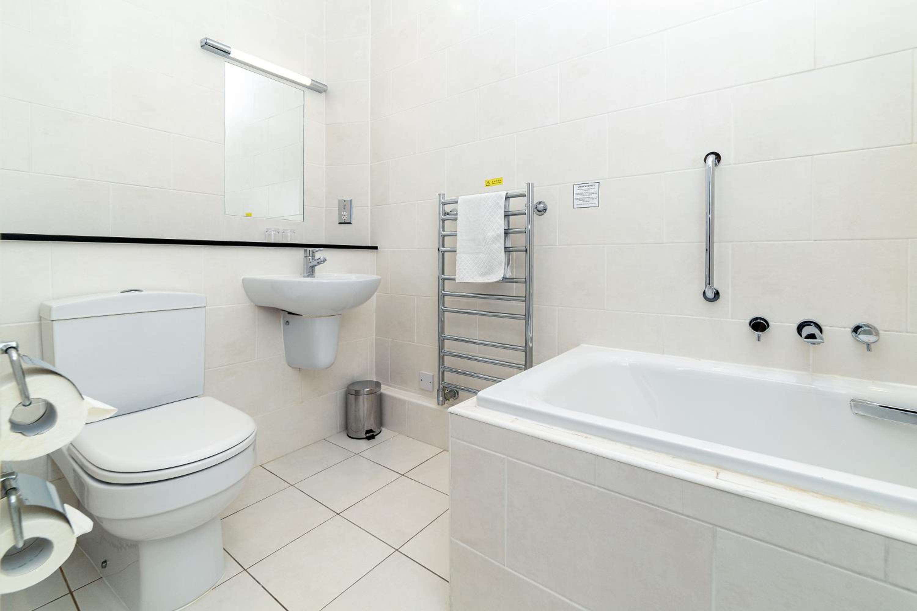 Double or Twin Room with Sea View - Photo 3