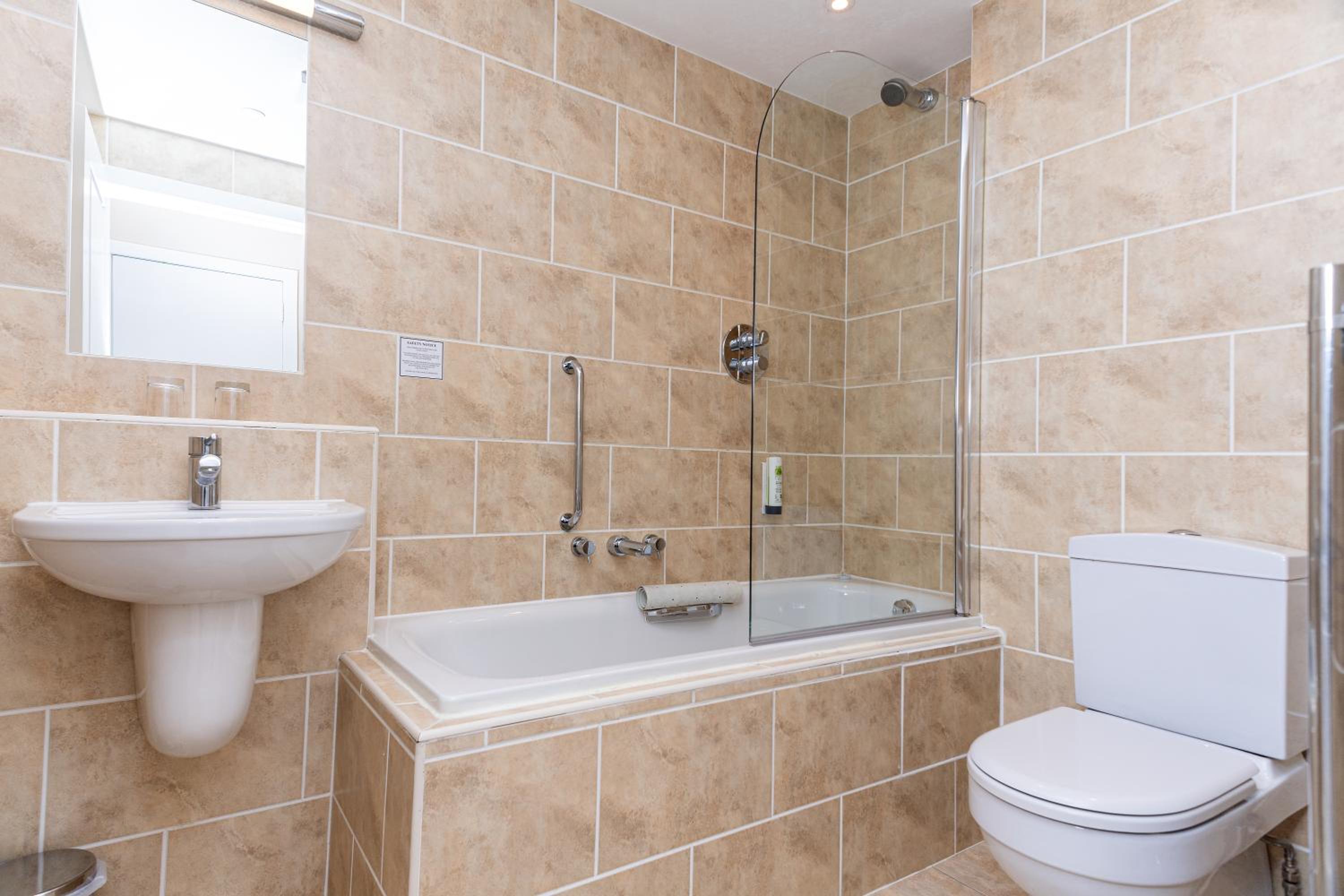Standard Double or Twin Room - Photo 4
