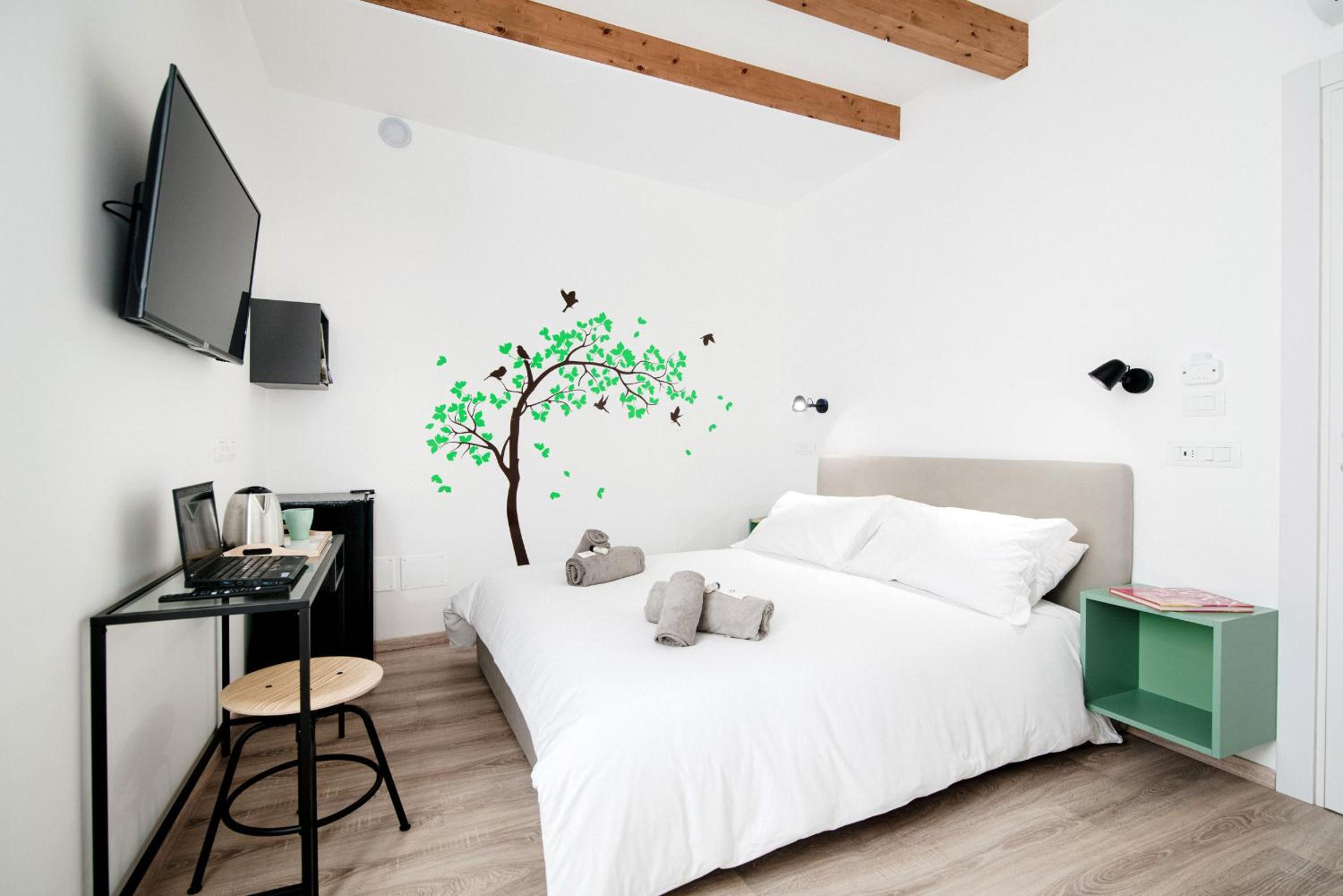 King Room with Balcony - Photo 41