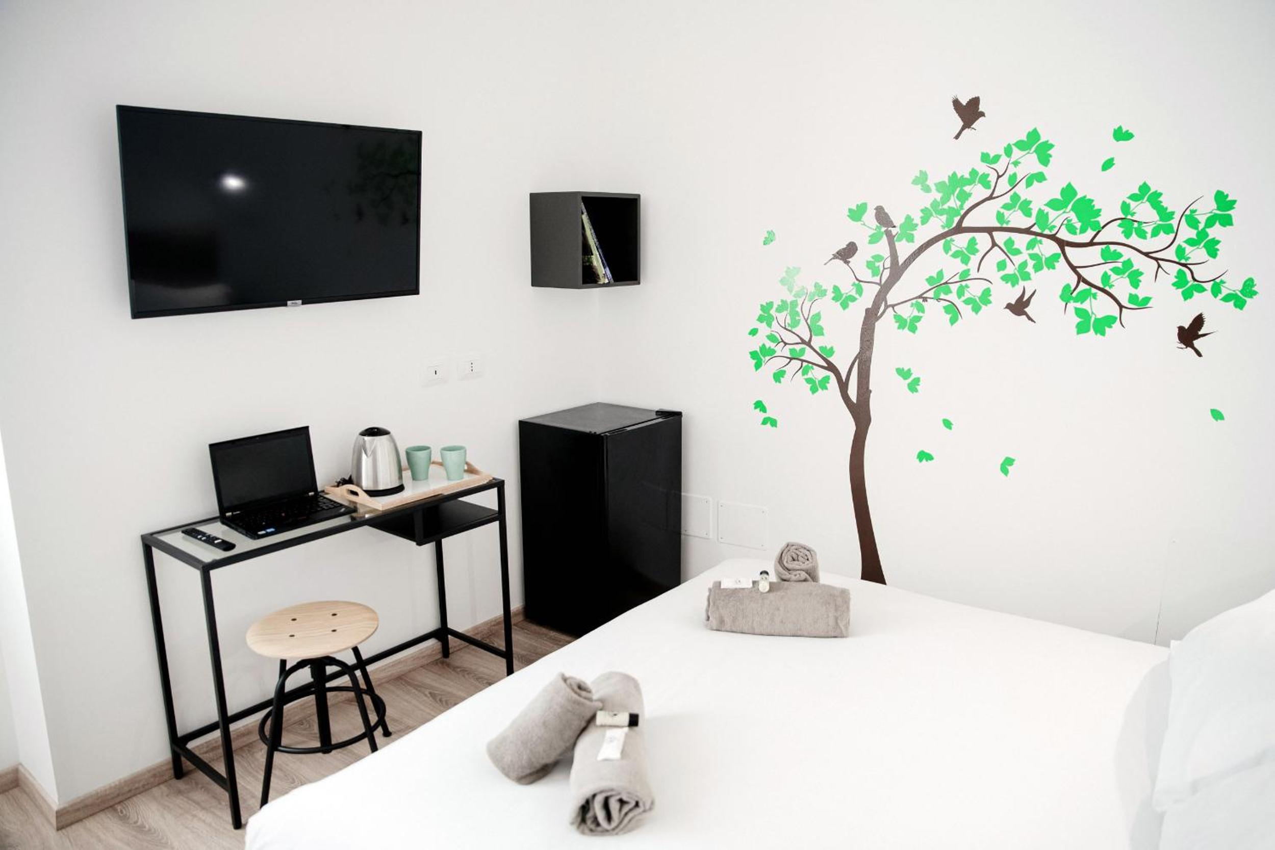 King Room with Balcony - Photo 39