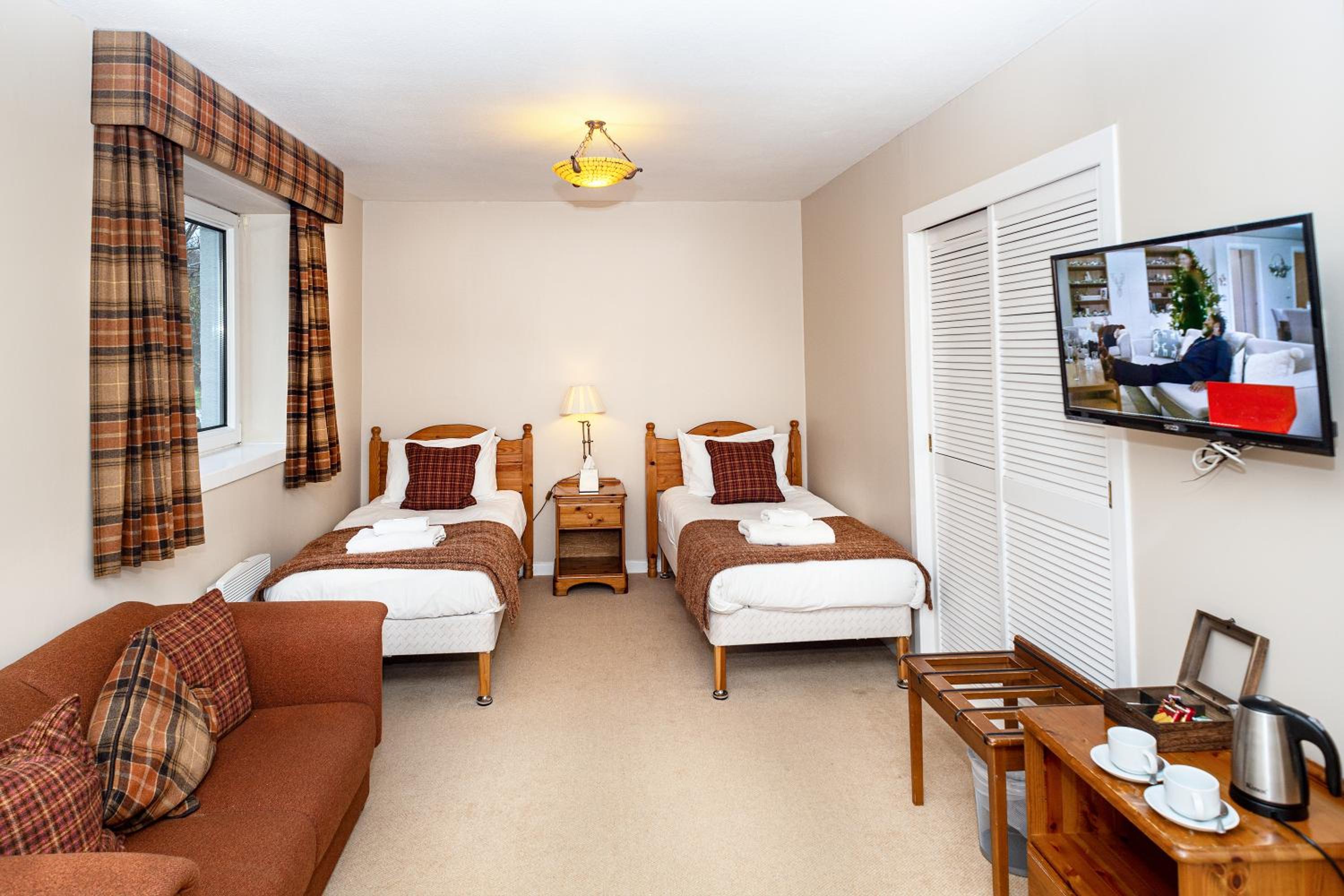 Standard Twin Room - Photo 2