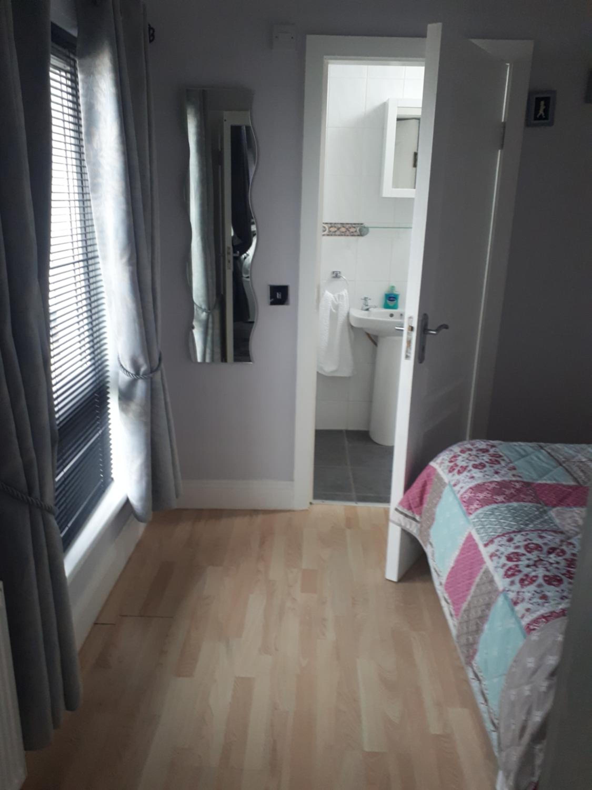 One-Bedroom Apartment - Photo 1