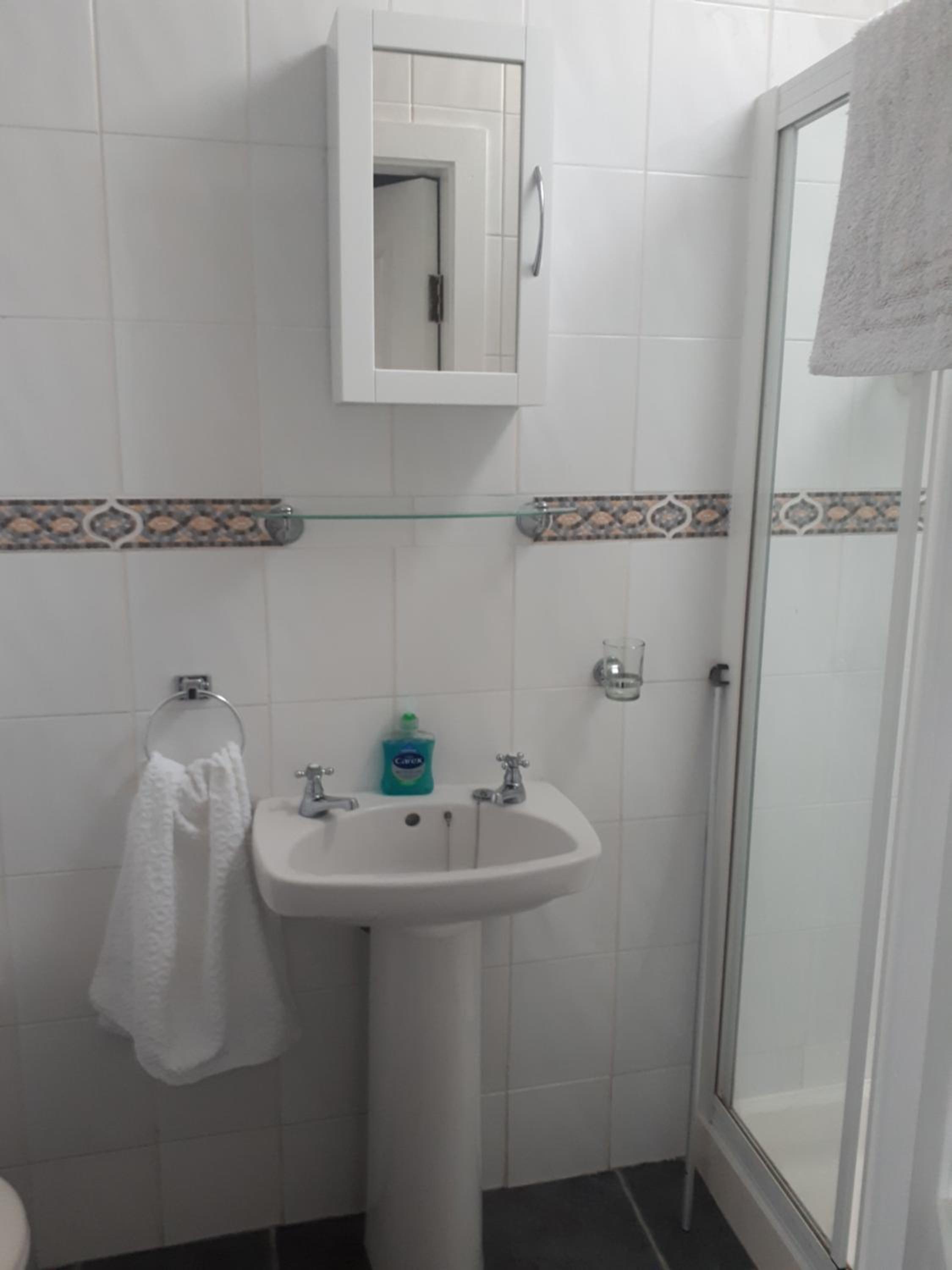 One-Bedroom Apartment - Photo 2