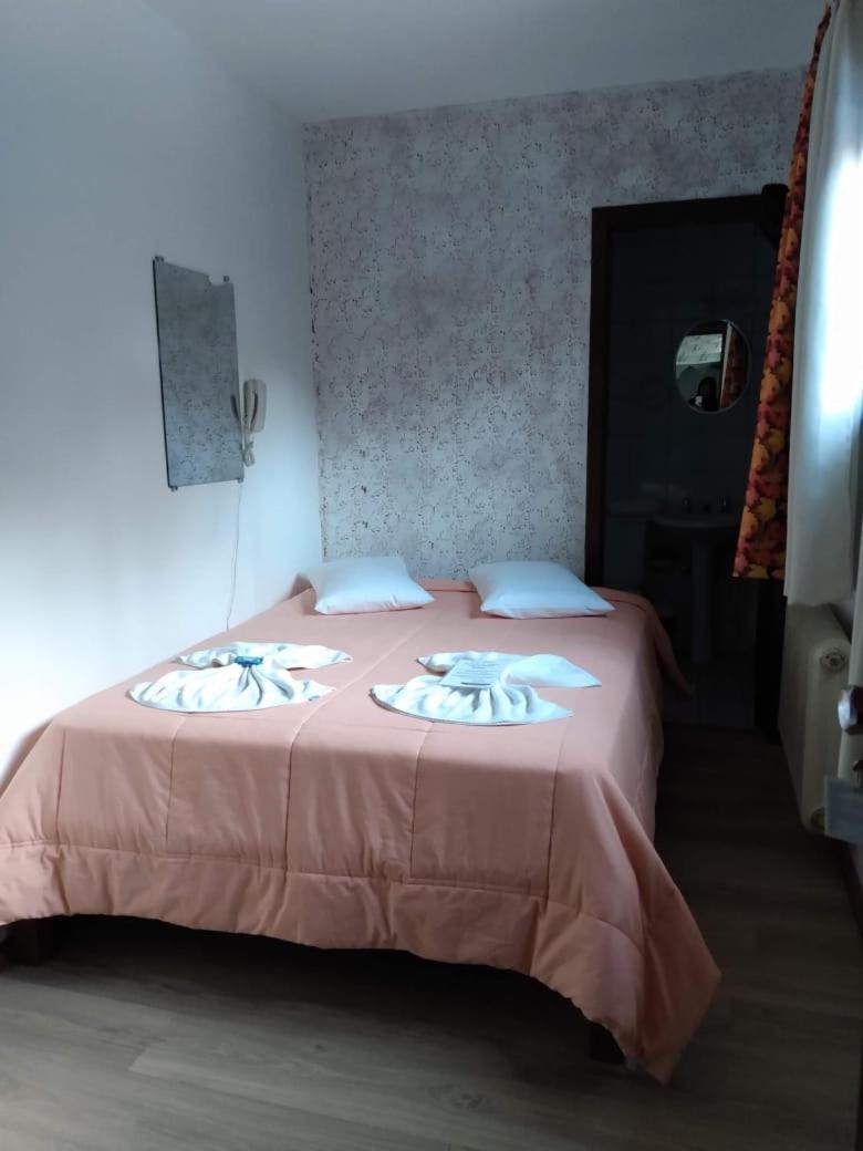 Budget Double Room photo 2