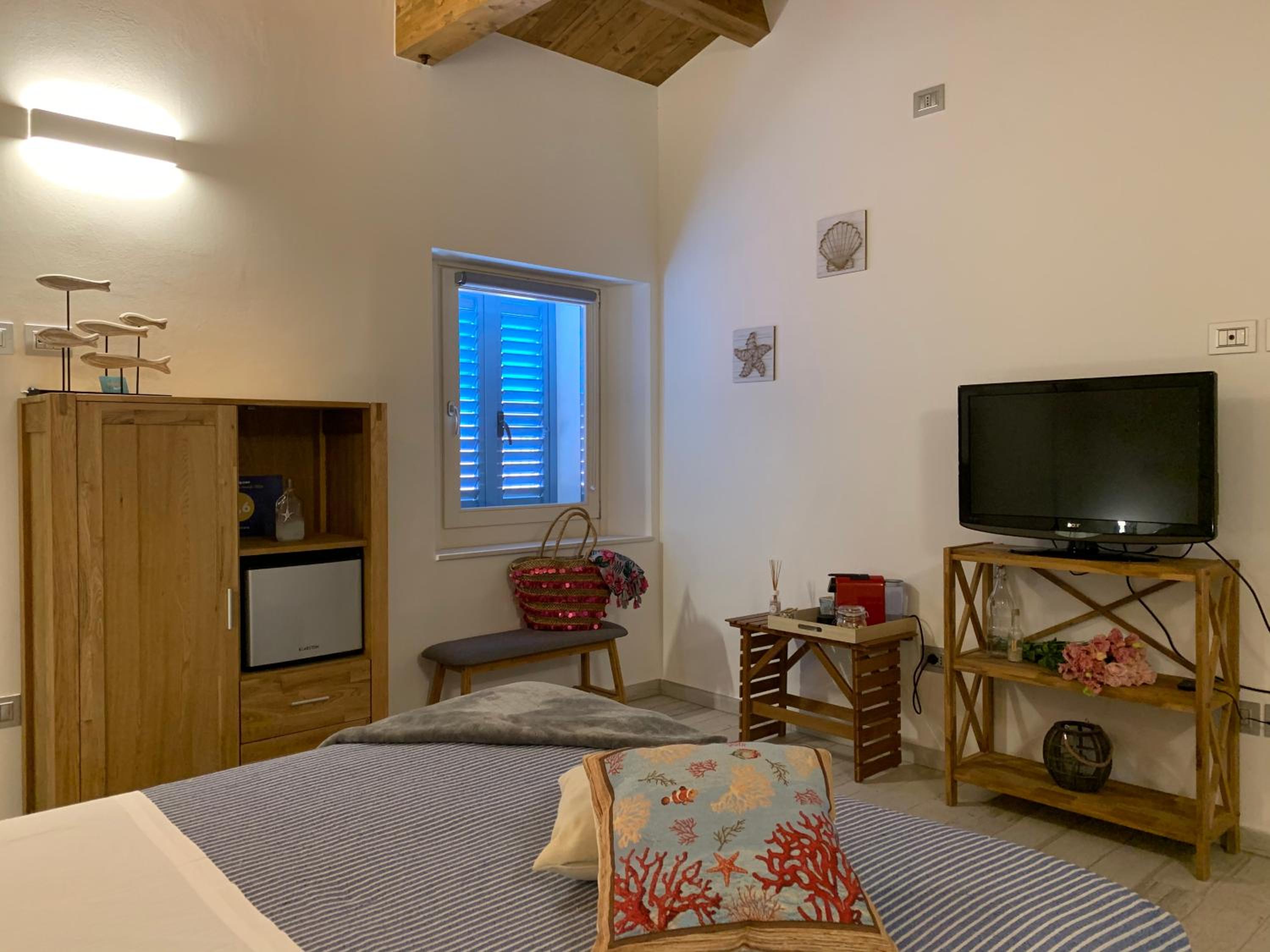 Deluxe Double Room - Photo 8