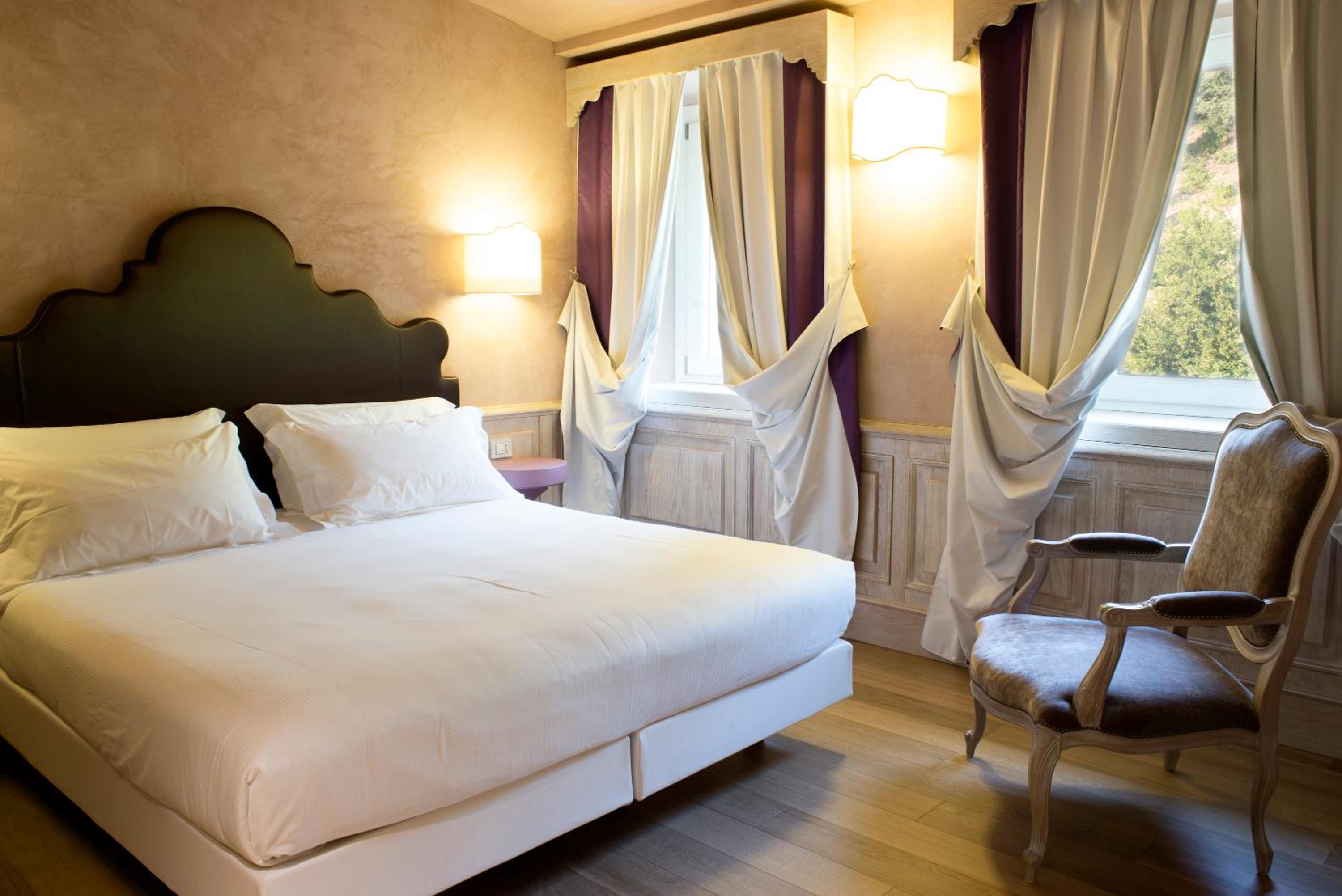 Deluxe Double Room with Sea View - Photo 10